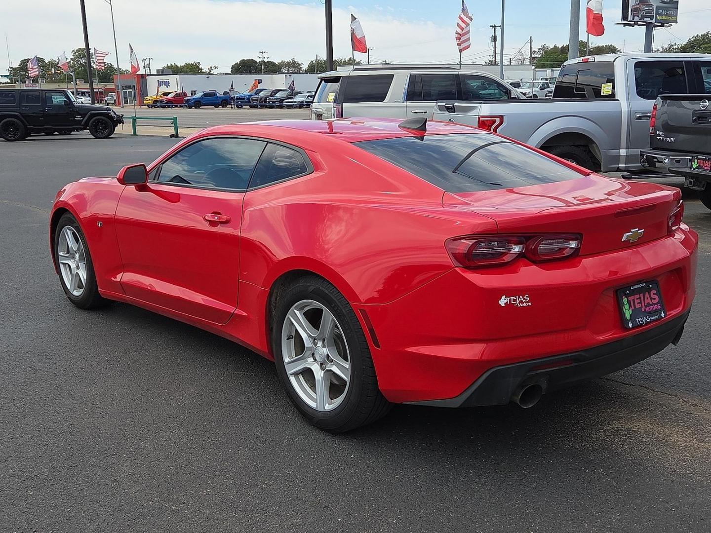 2020 Red Hot - G7C /Jet Black - H1T Chevrolet Camaro RWD Coupe 1LT (1G1FB1RX5L0) with an 2L I-4 gasoline direct injection, DOHC, variable valve control, intercooled turbo, premium unleaded, engine with 275HP engine, located at 4110 Avenue Q, Lubbock, 79412, 33.556553, -101.855820 - Photo#3