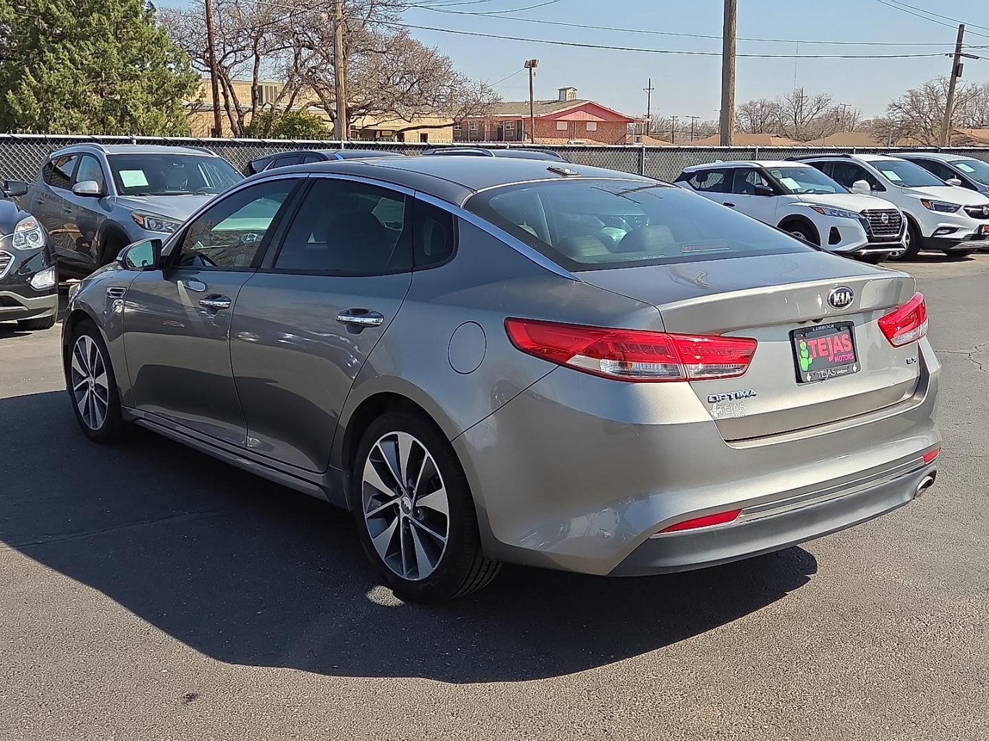 2016 Titanium Gray - IM /Black - WK Kia Optima EX (5XXGU4L33GG) with an Theta II 2.4L I-4 gasoline direct injection, DOHC, CVVT variable valve control, regular unleaded, engine with 185HP engine, located at 4110 Avenue Q, Lubbock, 79412, 33.556553, -101.855820 - Photo#3