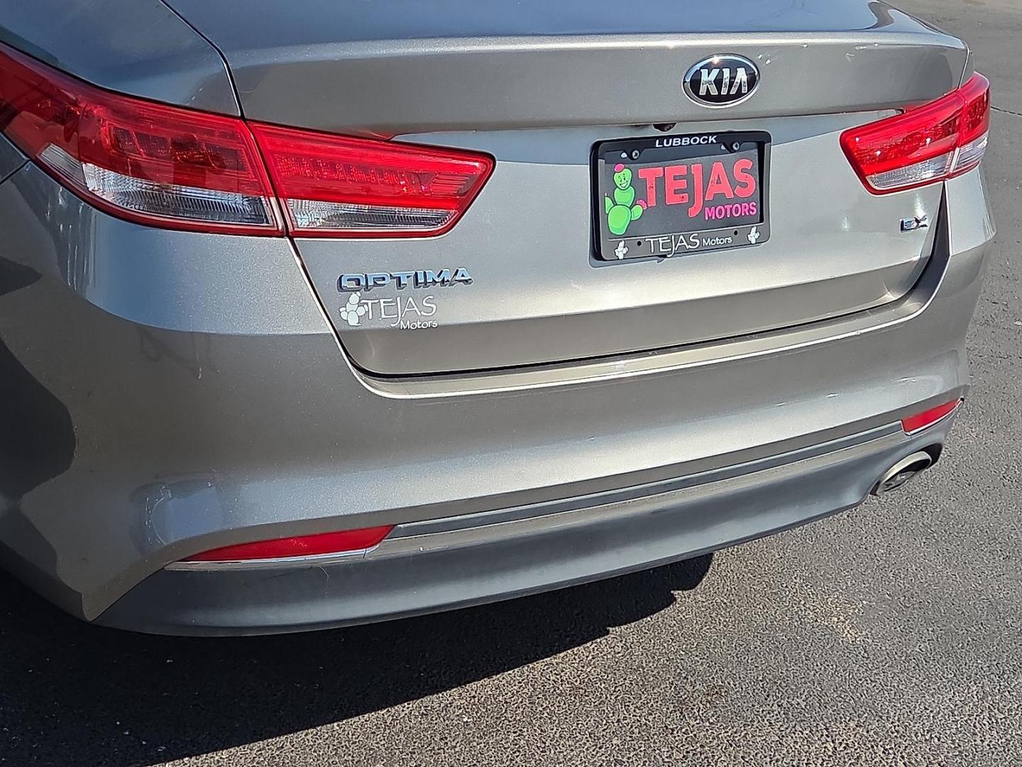 2016 Titanium Gray - IM /Black - WK Kia Optima EX (5XXGU4L33GG) with an Theta II 2.4L I-4 gasoline direct injection, DOHC, CVVT variable valve control, regular unleaded, engine with 185HP engine, located at 4110 Avenue Q, Lubbock, 79412, 33.556553, -101.855820 - Photo#5