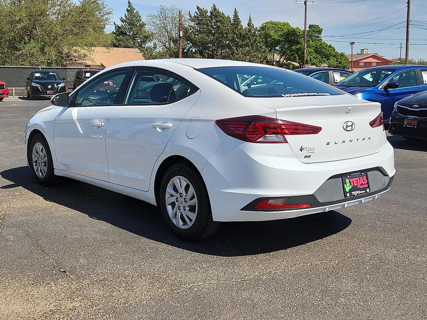 2020 WHITE /Black - C1 Hyundai Elantra SE (5NPD74LF0LH) with an Nu 2L I-4 DOHC, D-CVVT variable valve control, regular unleaded, engine with 147HP engine, located at 4110 Avenue Q, Lubbock, 79412, 33.556553, -101.855820 - Photo#2