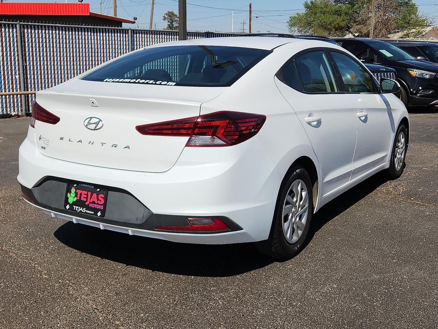 2020 WHITE /Black - C1 Hyundai Elantra SE (5NPD74LF0LH) with an Nu 2L I-4 DOHC, D-CVVT variable valve control, regular unleaded, engine with 147HP engine, located at 4110 Avenue Q, Lubbock, 79412, 33.556553, -101.855820 - Photo#3