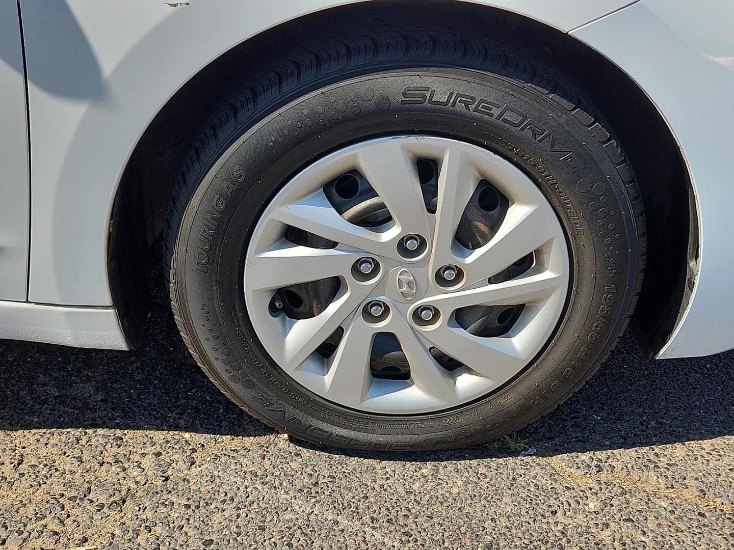 2020 WHITE /Black - C1 Hyundai Elantra SE (5NPD74LF0LH) with an Nu 2L I-4 DOHC, D-CVVT variable valve control, regular unleaded, engine with 147HP engine, located at 4110 Avenue Q, Lubbock, 79412, 33.556553, -101.855820 - Photo#4