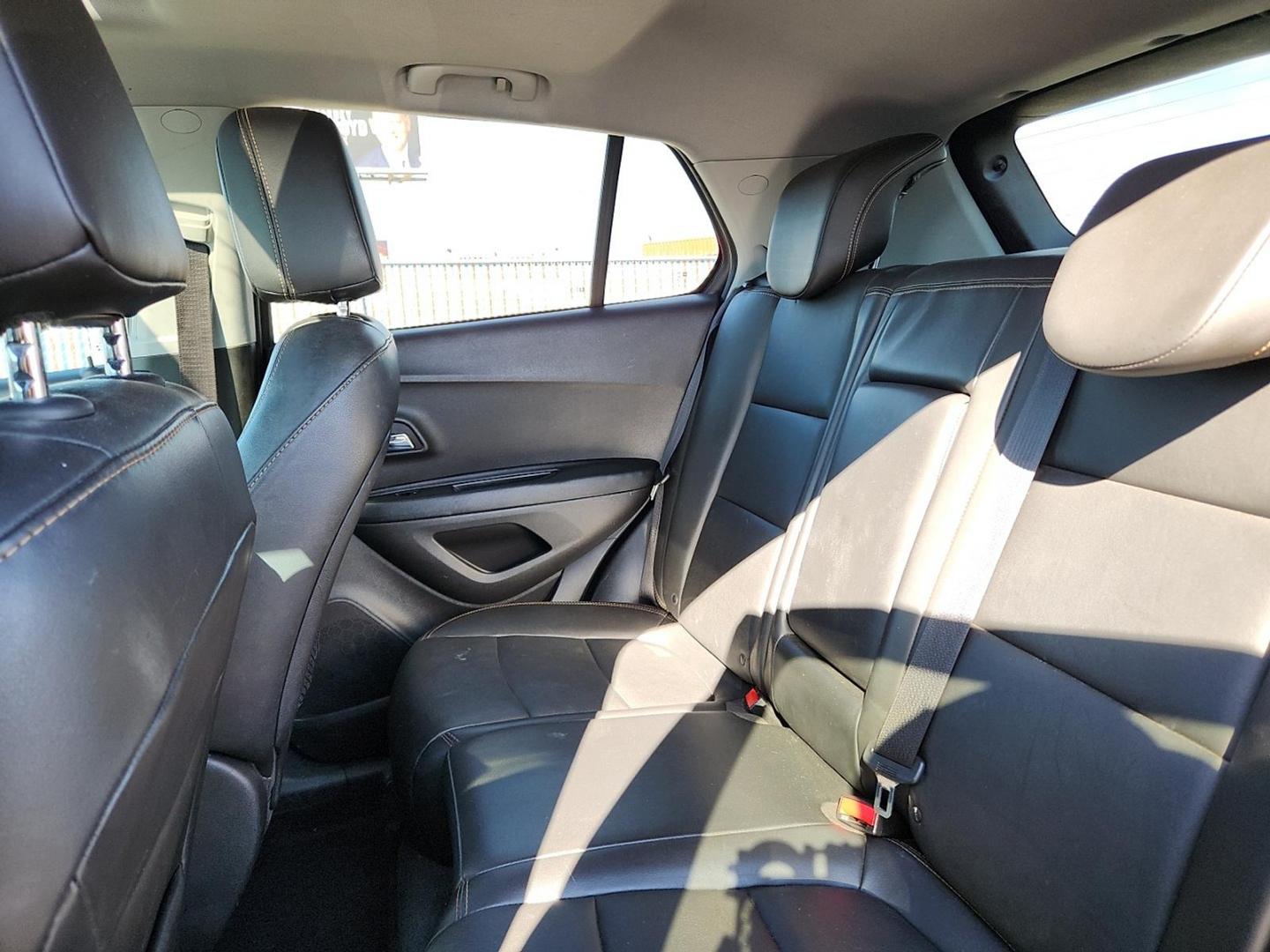 2018 BLUE Chevrolet Trax Premier (3GNCJMSB3JL) with an ECOTEC 1.4L I-4 DOHC, VVT variable valve control, intercooled turbo, regular unleaded, engine with 138HP engine, located at 4110 Avenue Q, Lubbock, 79412, 33.556553, -101.855820 - Photo#4