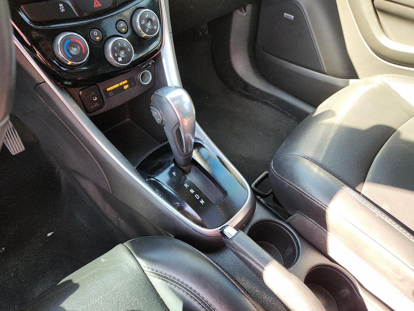 2018 BLUE Chevrolet Trax Premier (3GNCJMSB3JL) with an ECOTEC 1.4L I-4 DOHC, VVT variable valve control, intercooled turbo, regular unleaded, engine with 138HP engine, located at 4110 Avenue Q, Lubbock, 79412, 33.556553, -101.855820 - Photo#11