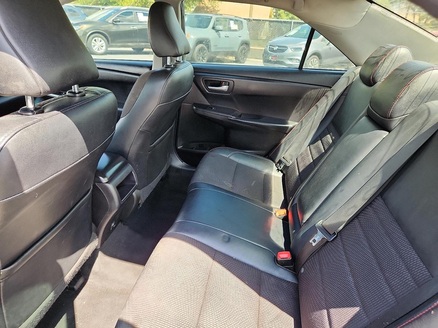 2017 Midnight Black Metallic - 218 /Black - 20 Toyota Camry SE (4T1BF1FK0HU) with an 2.5L I-4 DOHC, variable valve control, regular unleaded, engine with 178HP engine, located at 4110 Avenue Q, Lubbock, 79412, 33.556553, -101.855820 - Photo#4