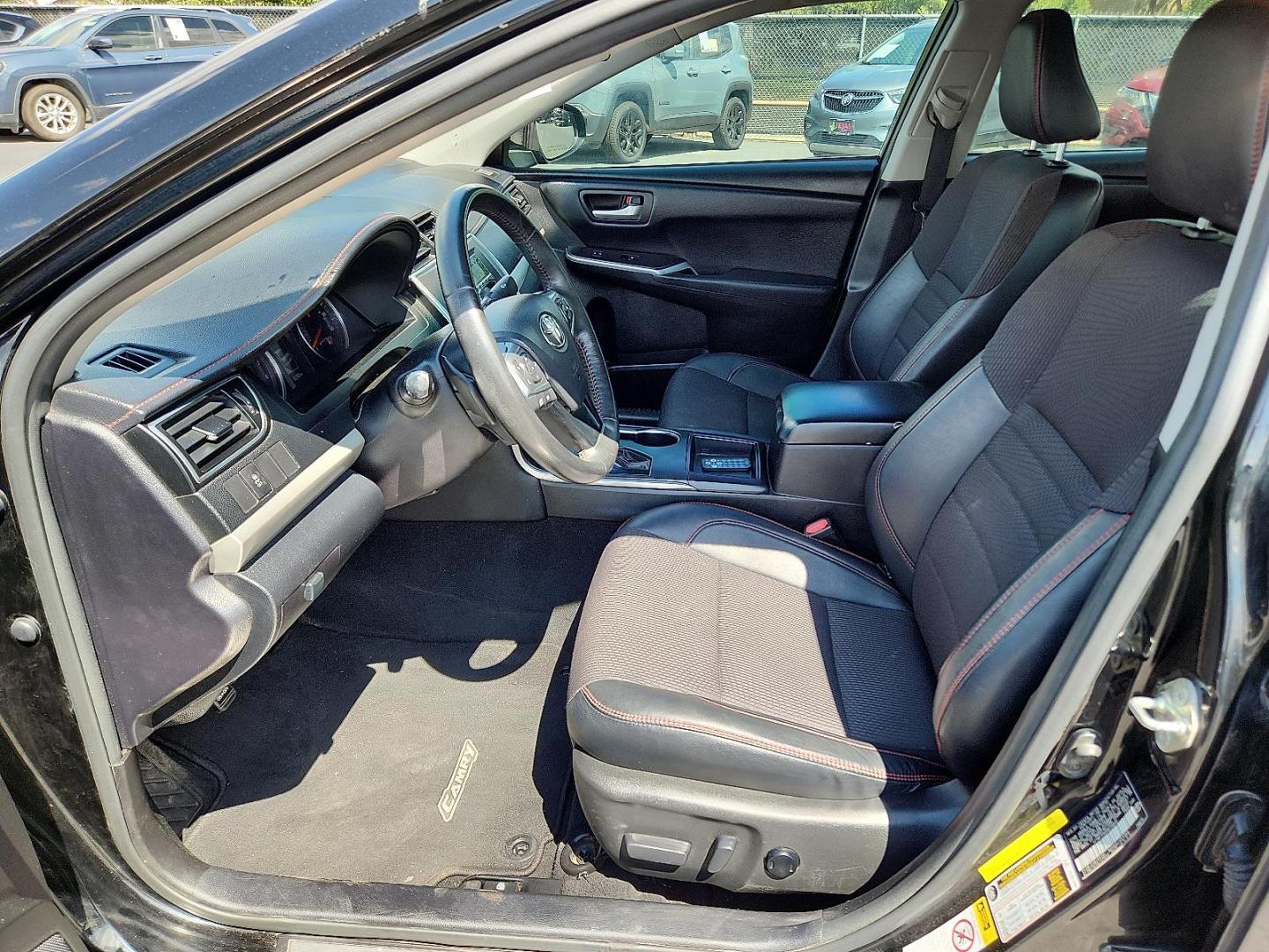 2017 Midnight Black Metallic - 218 /Black - 20 Toyota Camry SE (4T1BF1FK0HU) with an 2.5L I-4 DOHC, variable valve control, regular unleaded, engine with 178HP engine, located at 4110 Avenue Q, Lubbock, 79412, 33.556553, -101.855820 - Photo#6