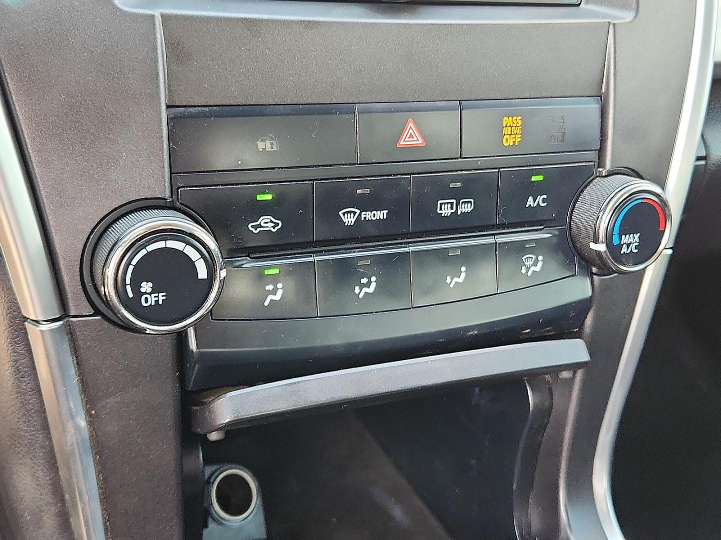 2017 Midnight Black Metallic - 218 /Black - 20 Toyota Camry SE (4T1BF1FK0HU) with an 2.5L I-4 DOHC, variable valve control, regular unleaded, engine with 178HP engine, located at 4110 Avenue Q, Lubbock, 79412, 33.556553, -101.855820 - Photo#8