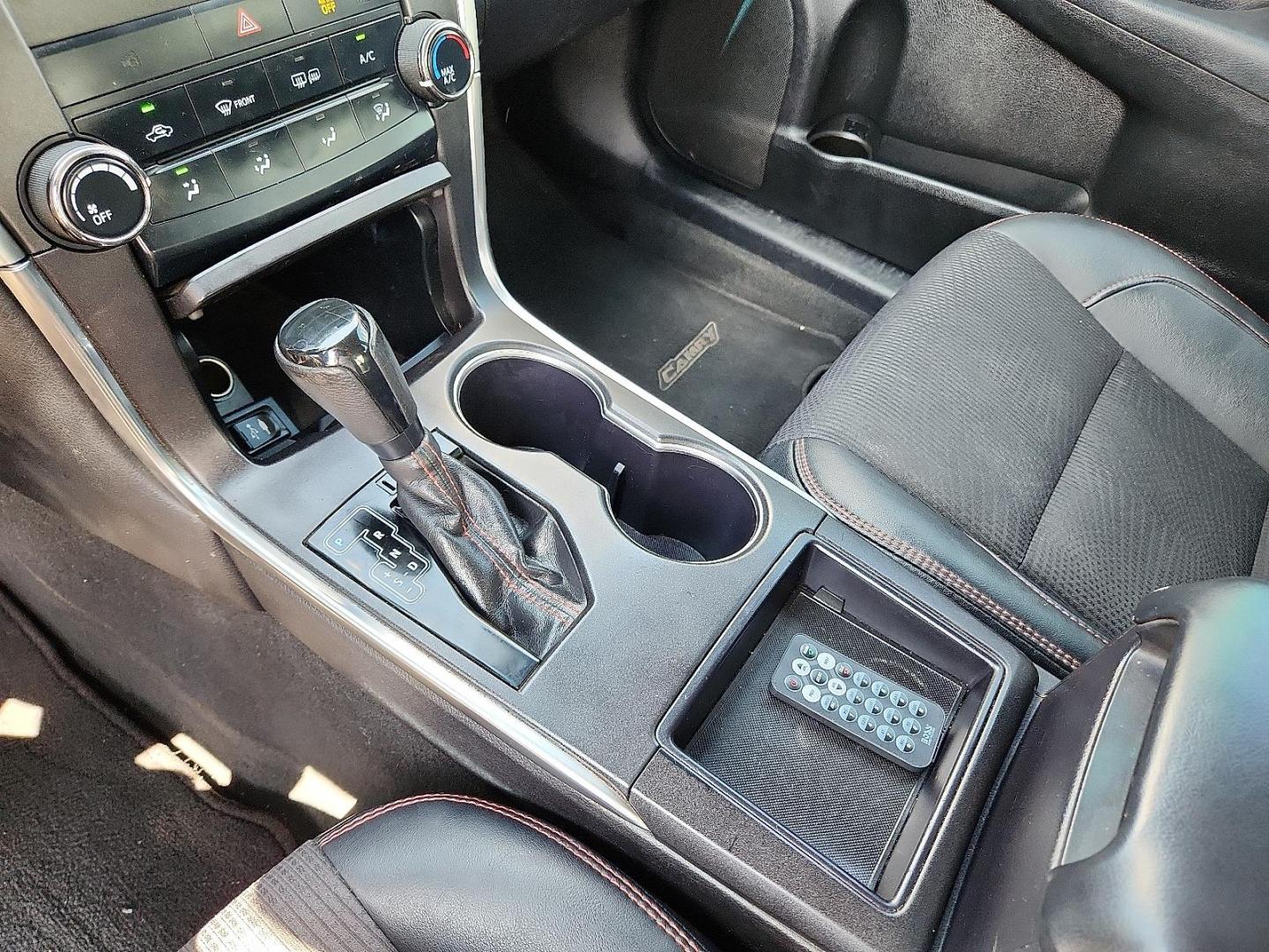 2017 Midnight Black Metallic - 218 /Black - 20 Toyota Camry SE (4T1BF1FK0HU) with an 2.5L I-4 DOHC, variable valve control, regular unleaded, engine with 178HP engine, located at 4110 Avenue Q, Lubbock, 79412, 33.556553, -101.855820 - Photo#11