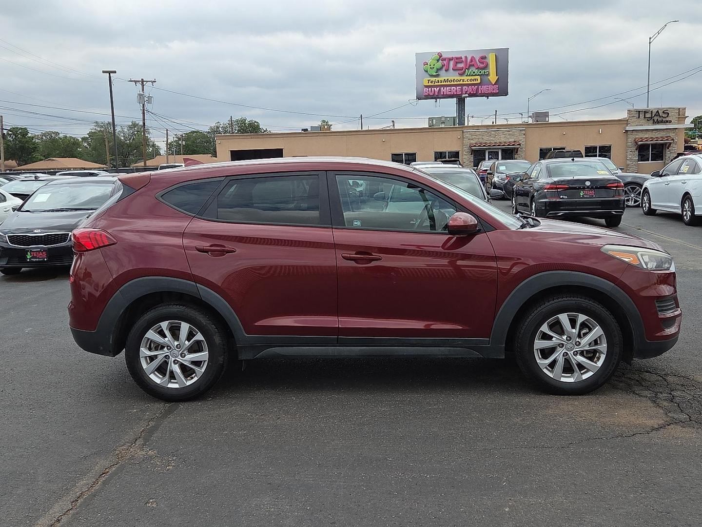 2019 Gemstone Red - R5R /Black - TRY Hyundai Tucson SE (KM8J23A40KU) with an Nu 2L I-4 gasoline direct injection, DOHC, D-CVVT variable valve control, regular unleaded, engine with 161HP engine, located at 4110 Avenue Q, Lubbock, 79412, 33.556553, -101.855820 - Photo#1