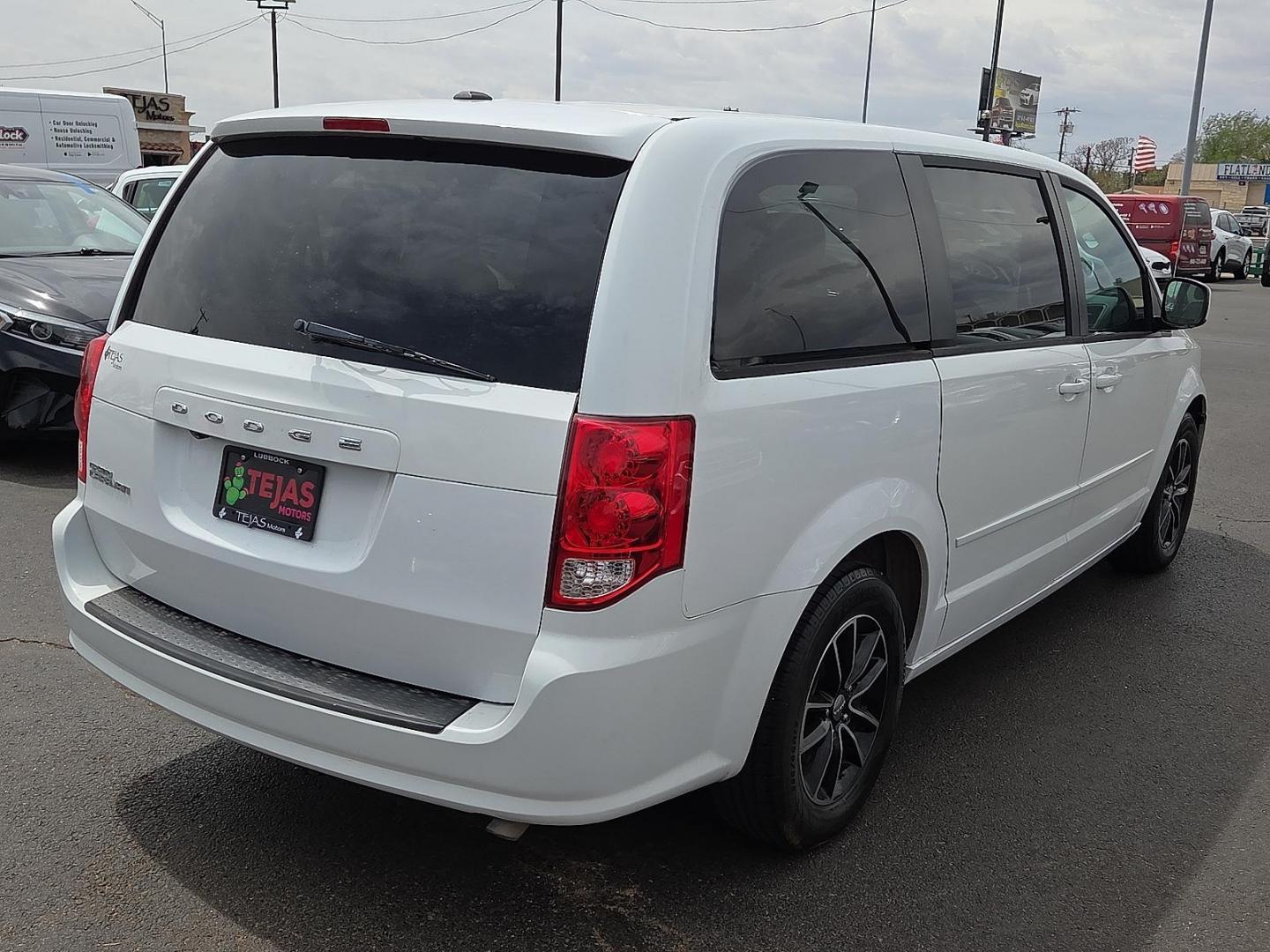 2016 Bright White Clear Coat /Black - X9 Dodge Grand Caravan SXT (2C4RDGCG7GR) with an Pentastar 3.6L V-6 DOHC, variable valve control, regular unleaded, engine with 283HP engine, located at 4110 Avenue Q, Lubbock, 79412, 33.556553, -101.855820 - Photo#2