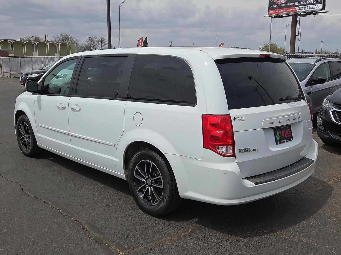 2016 Bright White Clear Coat /Black - X9 Dodge Grand Caravan SXT (2C4RDGCG7GR) with an Pentastar 3.6L V-6 DOHC, variable valve control, regular unleaded, engine with 283HP engine, located at 4110 Avenue Q, Lubbock, 79412, 33.556553, -101.855820 - Photo#3