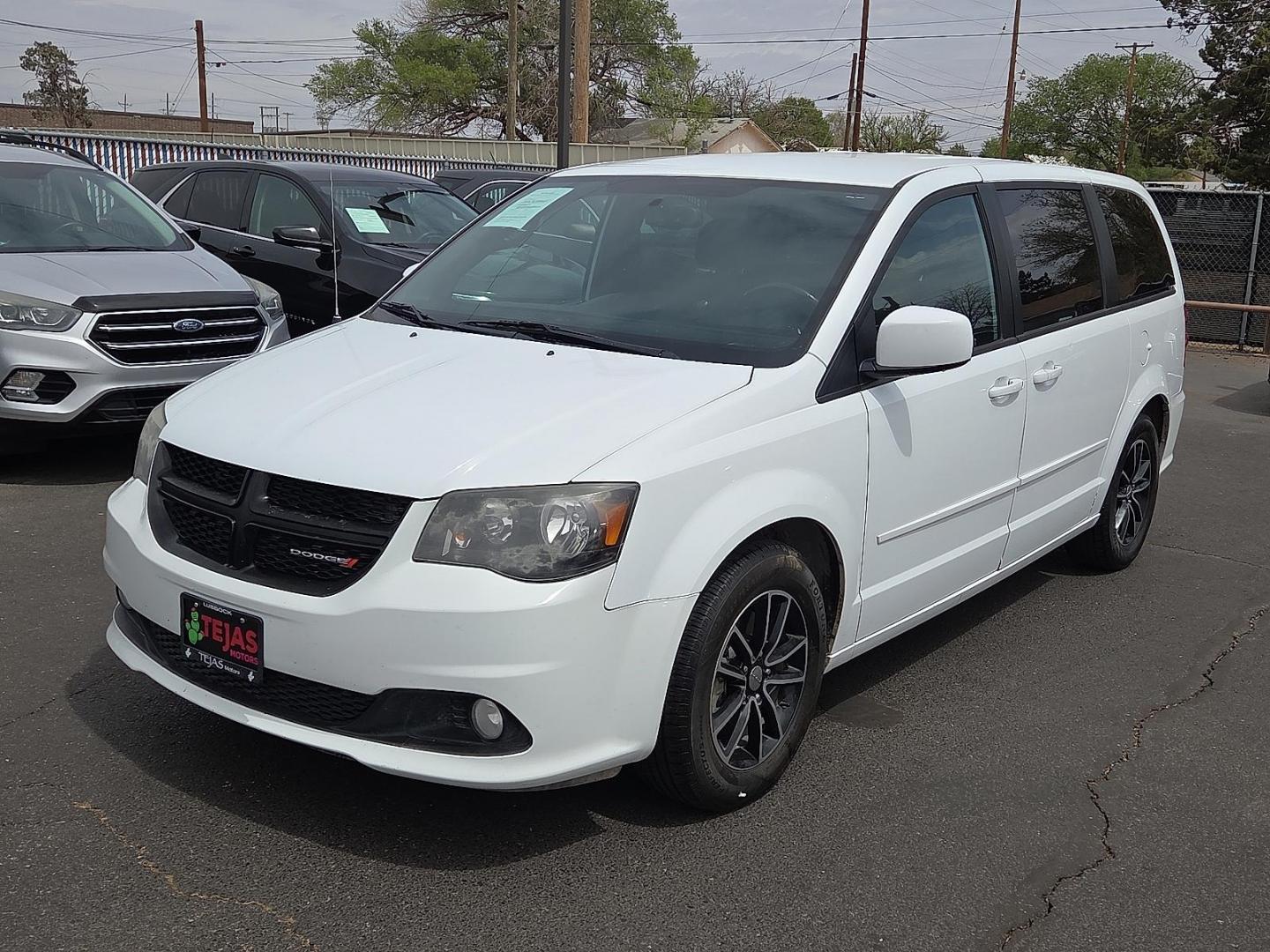 2016 Bright White Clear Coat /Black - X9 Dodge Grand Caravan SXT (2C4RDGCG7GR) with an Pentastar 3.6L V-6 DOHC, variable valve control, regular unleaded, engine with 283HP engine, located at 4110 Avenue Q, Lubbock, 79412, 33.556553, -101.855820 - Photo#4