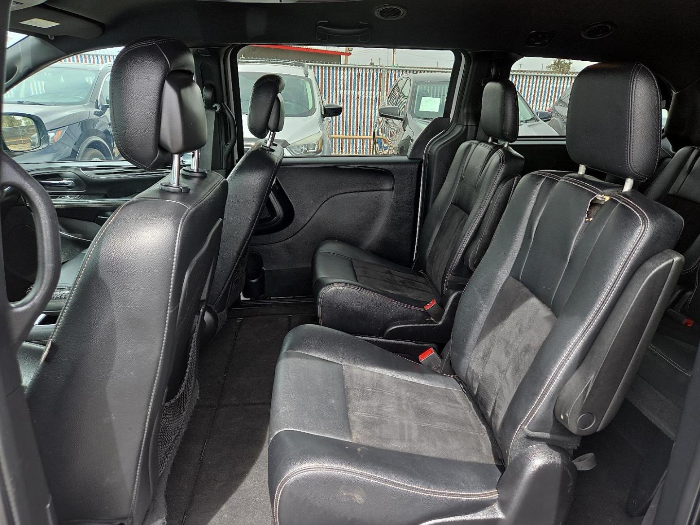 2016 Bright White Clear Coat /Black - X9 Dodge Grand Caravan SXT (2C4RDGCG7GR) with an Pentastar 3.6L V-6 DOHC, variable valve control, regular unleaded, engine with 283HP engine, located at 4110 Avenue Q, Lubbock, 79412, 33.556553, -101.855820 - Photo#6