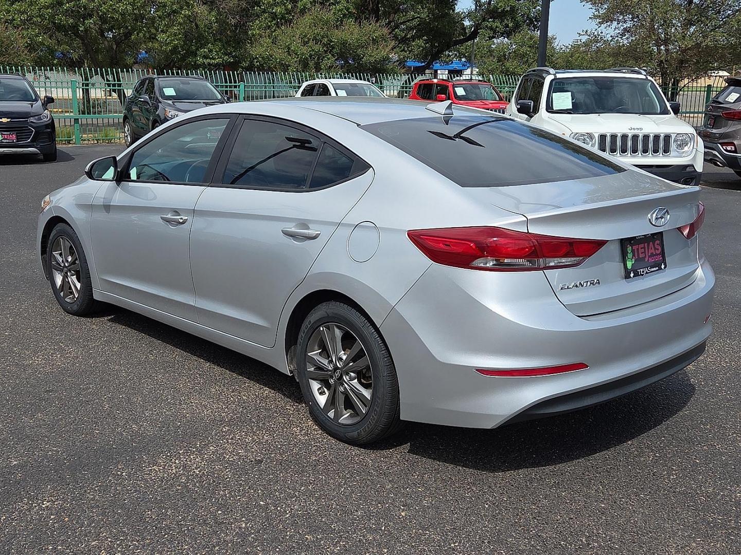 2018 Symphony Silver - Y8 /Black - CT Hyundai Elantra SEL (5NPD84LF5JH) with an Nu 2L I-4 DOHC, D-CVVT variable valve control, regular unleaded, engine with 147HP engine, located at 4110 Avenue Q, Lubbock, 79412, 33.556553, -101.855820 - Photo#3