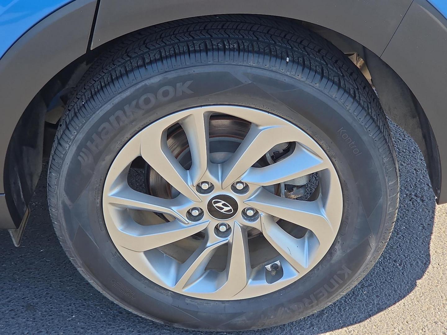 2018 Caribbean Blue - R5U /Black - TRY Hyundai Tucson SEL (KM8J33A41JU) with an Nu 2L I-4 gasoline direct injection, DOHC, D-CVVT variable valve control, regular unleaded, engine with 164HP engine, located at 4110 Avenue Q, Lubbock, 79412, 33.556553, -101.855820 - Photo#5