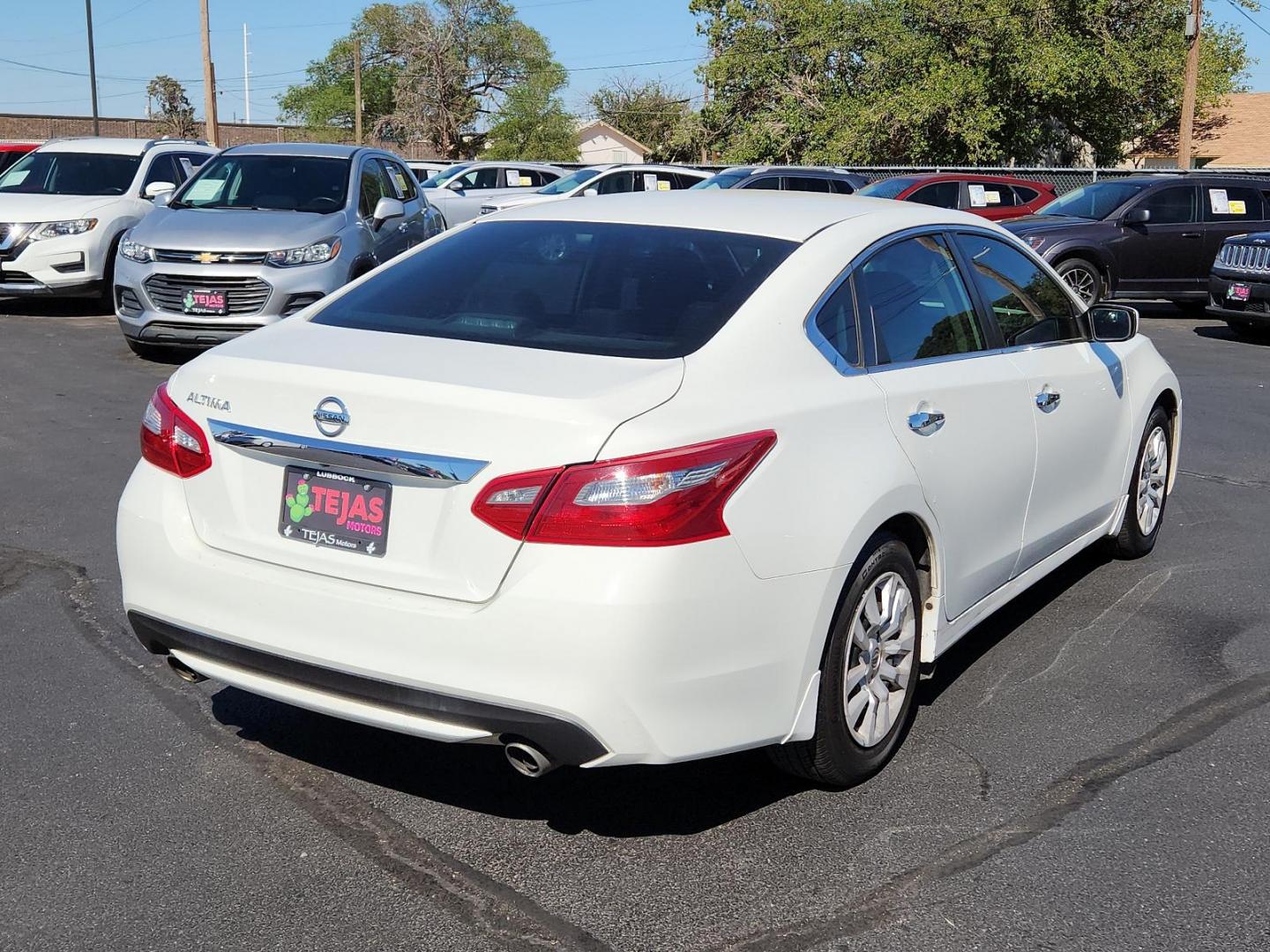 2018 WHITE Nissan Altima 2.5 S (1N4AL3AP3JC) with an 2.5L I-4 DOHC, variable valve control, regular unleaded, engine with 179HP engine, located at 4110 Avenue Q, Lubbock, 79412, 33.556553, -101.855820 - 09/10/2024 INSPECTION IN ENVELOPE GOD 09/12/2024 KEY IN ENVELOPE GOD - Photo#1
