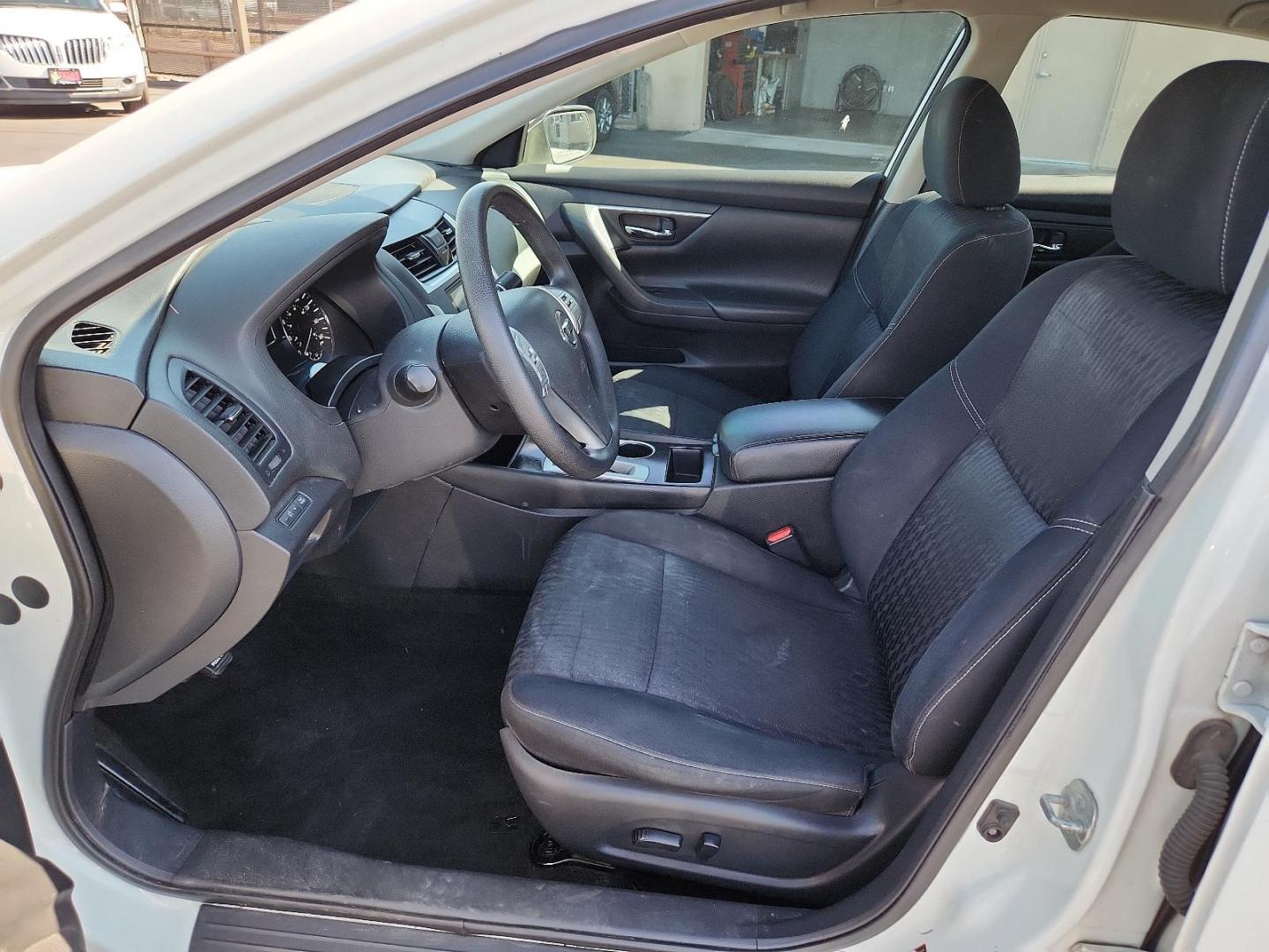 2018 WHITE Nissan Altima 2.5 S (1N4AL3AP3JC) with an 2.5L I-4 DOHC, variable valve control, regular unleaded, engine with 179HP engine, located at 4110 Avenue Q, Lubbock, 79412, 33.556553, -101.855820 - 09/10/2024 INSPECTION IN ENVELOPE GOD 09/12/2024 KEY IN ENVELOPE GOD - Photo#6