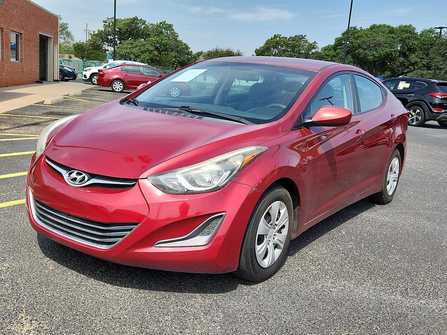 2016 Venetian Red - TR /Gray - RAS Hyundai Elantra SE (5NPDH4AE8GH) with an Nu 1.8L I-4 DOHC, D-CVVT variable valve control, regular unleaded, engine with 145HP engine, located at 4110 Avenue Q, Lubbock, 79412, 33.556553, -101.855820 - Photo#4