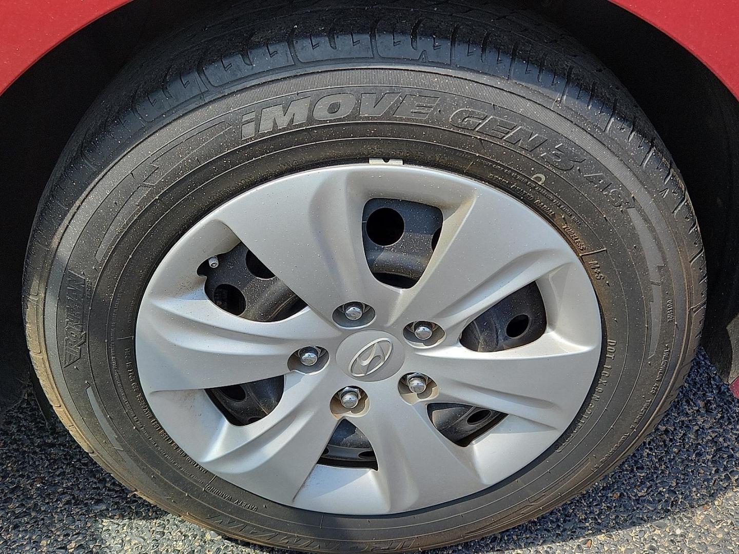 2016 Venetian Red - TR /Gray - RAS Hyundai Elantra SE (5NPDH4AE8GH) with an Nu 1.8L I-4 DOHC, D-CVVT variable valve control, regular unleaded, engine with 145HP engine, located at 4110 Avenue Q, Lubbock, 79412, 33.556553, -101.855820 - Photo#5