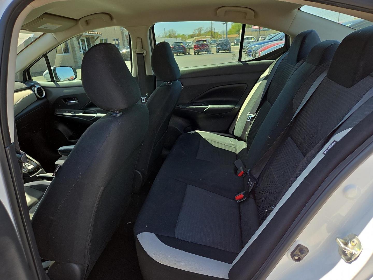 2020 Aspen White TriCoat Pearl - QAC /Graphite - K Nissan Versa SV Xtronic CVT (3N1CN8EV1LL) with an 1.6L I-4 DOHC, variable valve control, regular unleaded, engine with 122HP engine, located at 4110 Avenue Q, Lubbock, 79412, 33.556553, -101.855820 - Photo#6