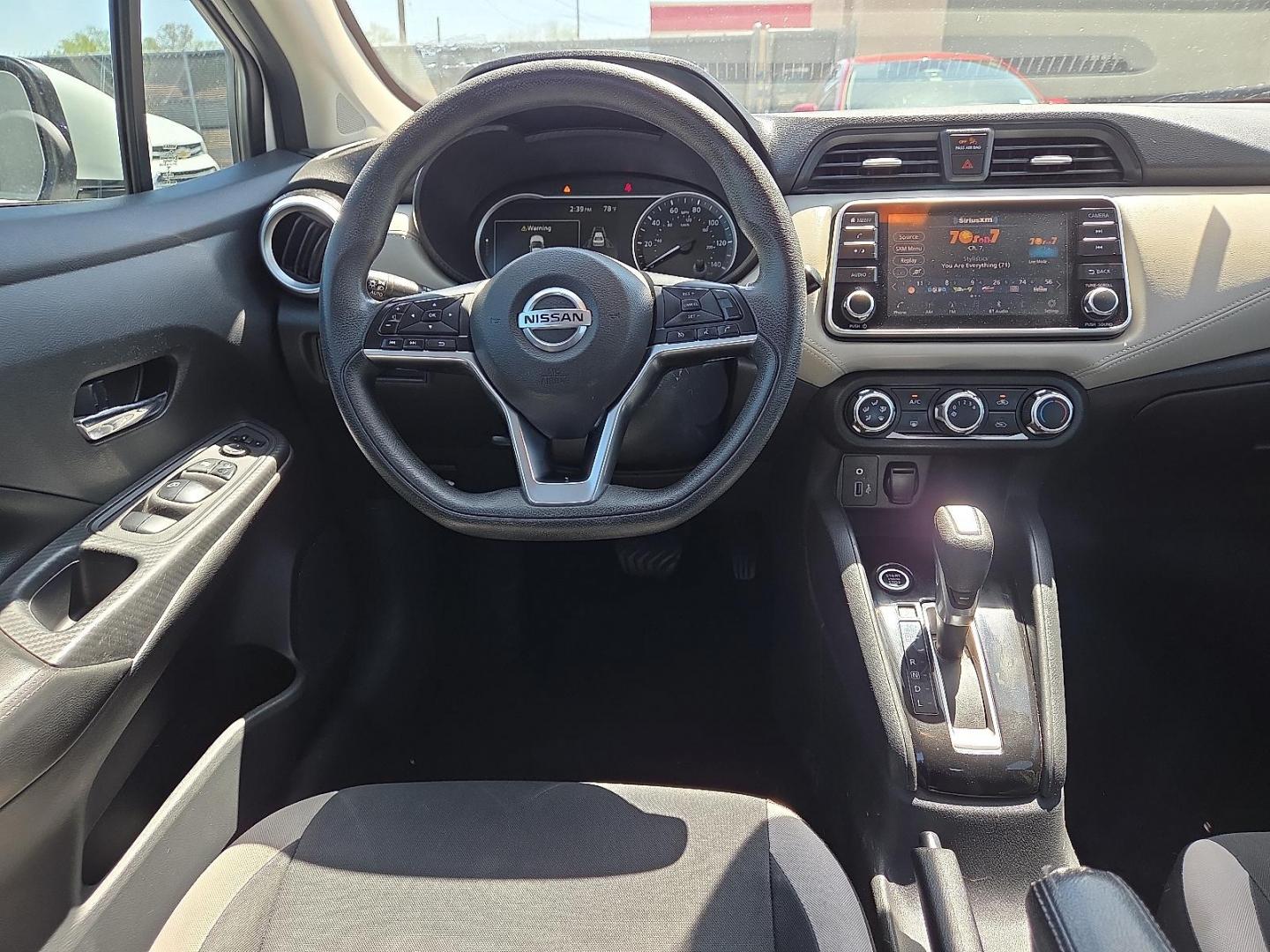 2020 Aspen White TriCoat Pearl - QAC /Graphite - K Nissan Versa SV Xtronic CVT (3N1CN8EV1LL) with an 1.6L I-4 DOHC, variable valve control, regular unleaded, engine with 122HP engine, located at 4110 Avenue Q, Lubbock, 79412, 33.556553, -101.855820 - Photo#7