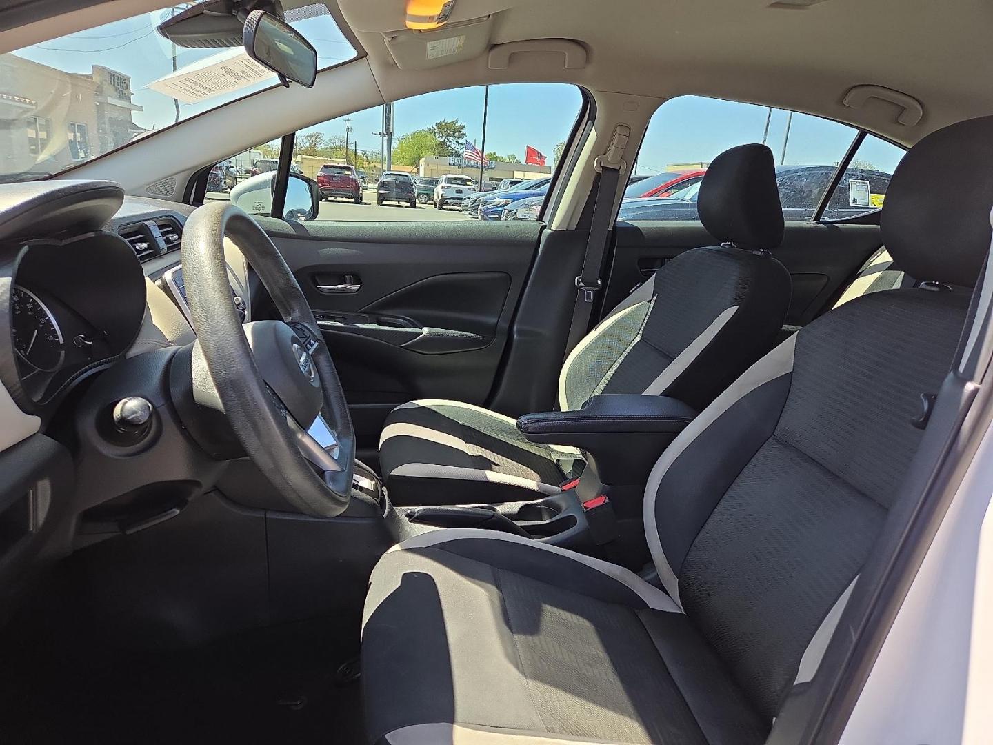 2020 Aspen White TriCoat Pearl - QAC /Graphite - K Nissan Versa SV Xtronic CVT (3N1CN8EV1LL) with an 1.6L I-4 DOHC, variable valve control, regular unleaded, engine with 122HP engine, located at 4110 Avenue Q, Lubbock, 79412, 33.556553, -101.855820 - Photo#10