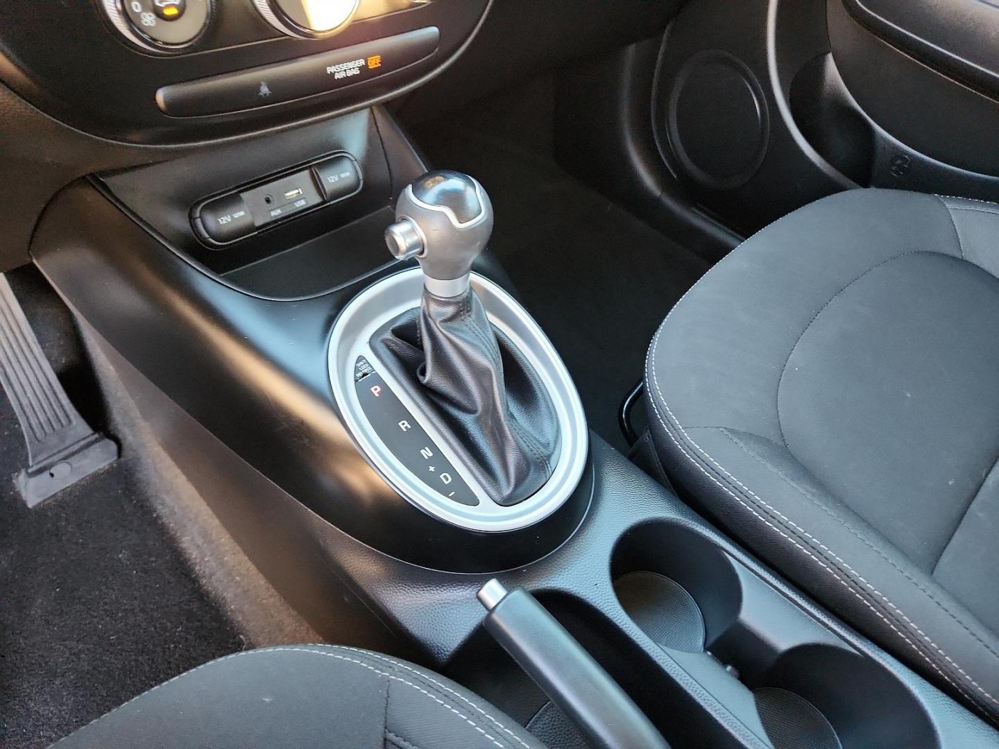 2019 GRAY Kia Soul Base (KNDJN2A23K7) with an Engine: 1.6L GDI DOHC Dual CVVT I4 engine, located at 4110 Avenue Q, Lubbock, 79412, 33.556553, -101.855820 - 10/30/2024 INSPECTION IN ENVELOPE GOD 10/31/2024 KEY IN ENVELOPE GOD - Photo#11