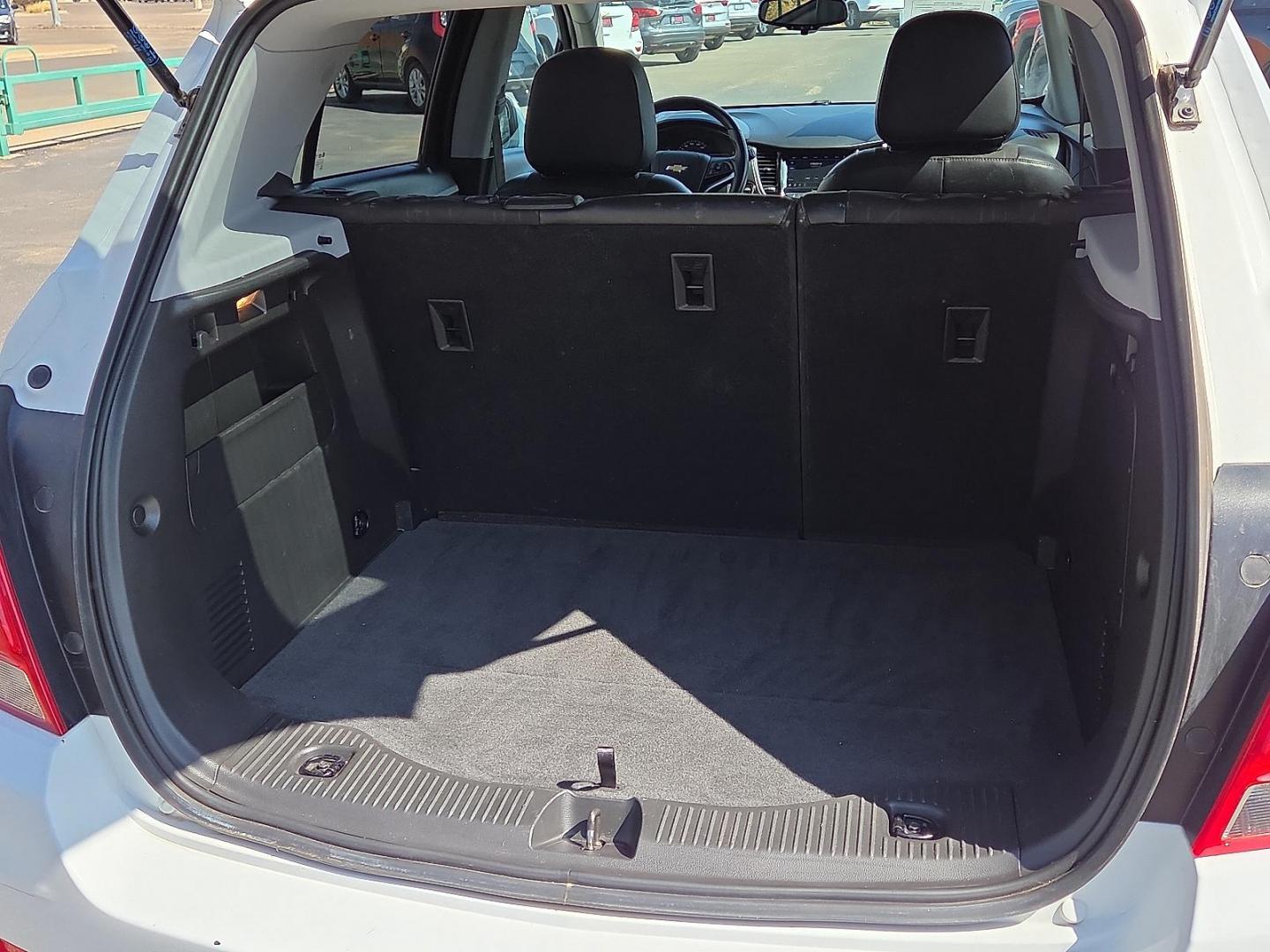 2020 Summit White - GAZ /Jet Black - AES Chevrolet Trax FWD LT (KL7CJLSB5LB) with an ECOTEC 1.4L I-4 DOHC, variable valve control, intercooled turbo, regular unleaded, engine with 138HP engine, located at 4110 Avenue Q, Lubbock, 79412, 33.556553, -101.855820 - Photo#6