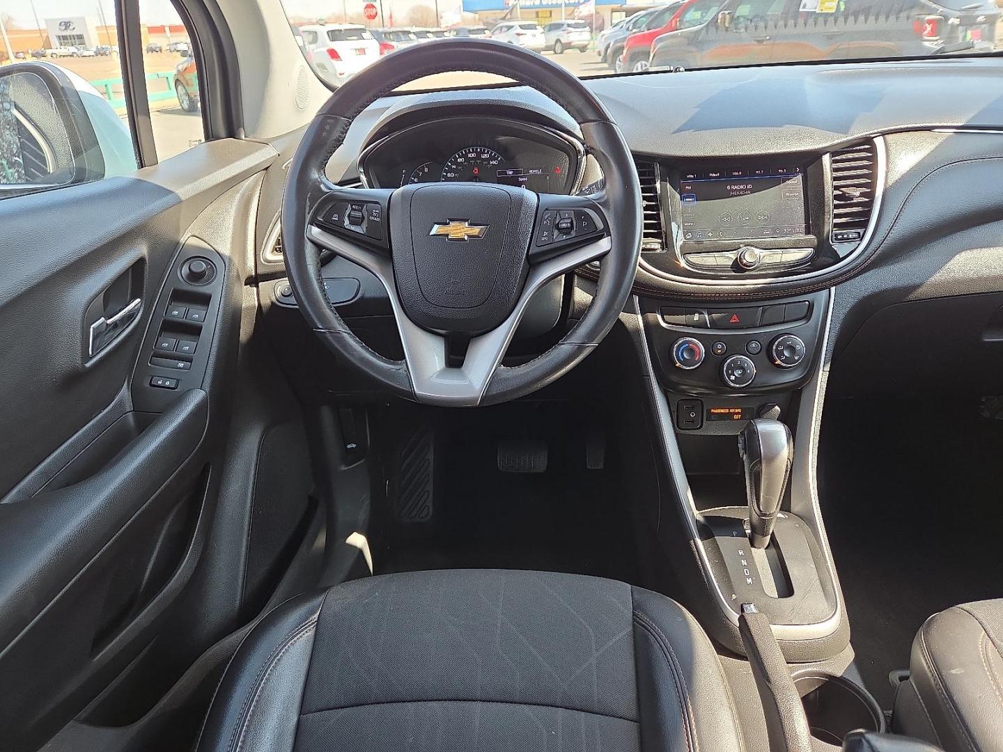 2020 Summit White - GAZ /Jet Black - AES Chevrolet Trax FWD LT (KL7CJLSB5LB) with an ECOTEC 1.4L I-4 DOHC, variable valve control, intercooled turbo, regular unleaded, engine with 138HP engine, located at 4110 Avenue Q, Lubbock, 79412, 33.556553, -101.855820 - Photo#8