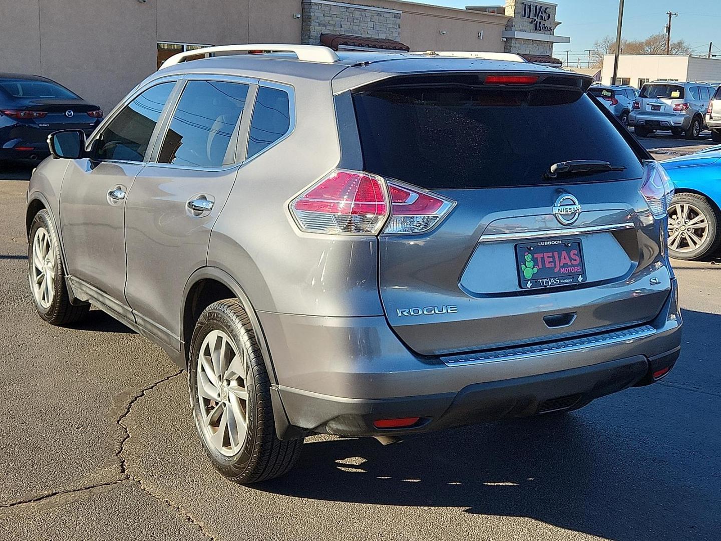 2015 Gun Metallic - KAD /Almond - C Nissan Rogue SL (5N1AT2MT1FC) with an 2.5L I-4 DOHC, variable valve control, regular unleaded, engine with 170HP engine, located at 4110 Avenue Q, Lubbock, 79412, 33.556553, -101.855820 - Photo#2