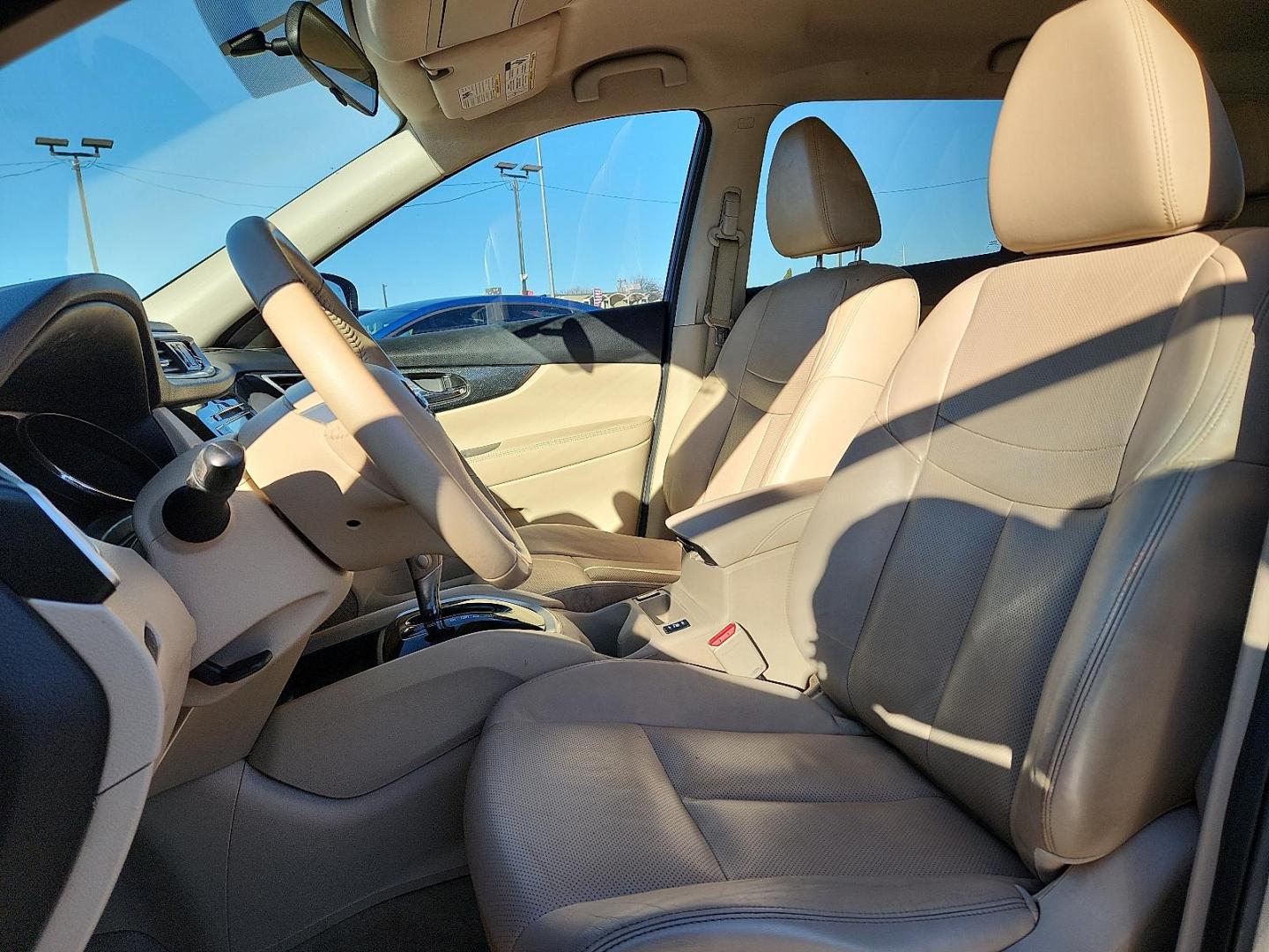 2015 Gun Metallic - KAD /Almond - C Nissan Rogue SL (5N1AT2MT1FC) with an 2.5L I-4 DOHC, variable valve control, regular unleaded, engine with 170HP engine, located at 4110 Avenue Q, Lubbock, 79412, 33.556553, -101.855820 - Photo#6