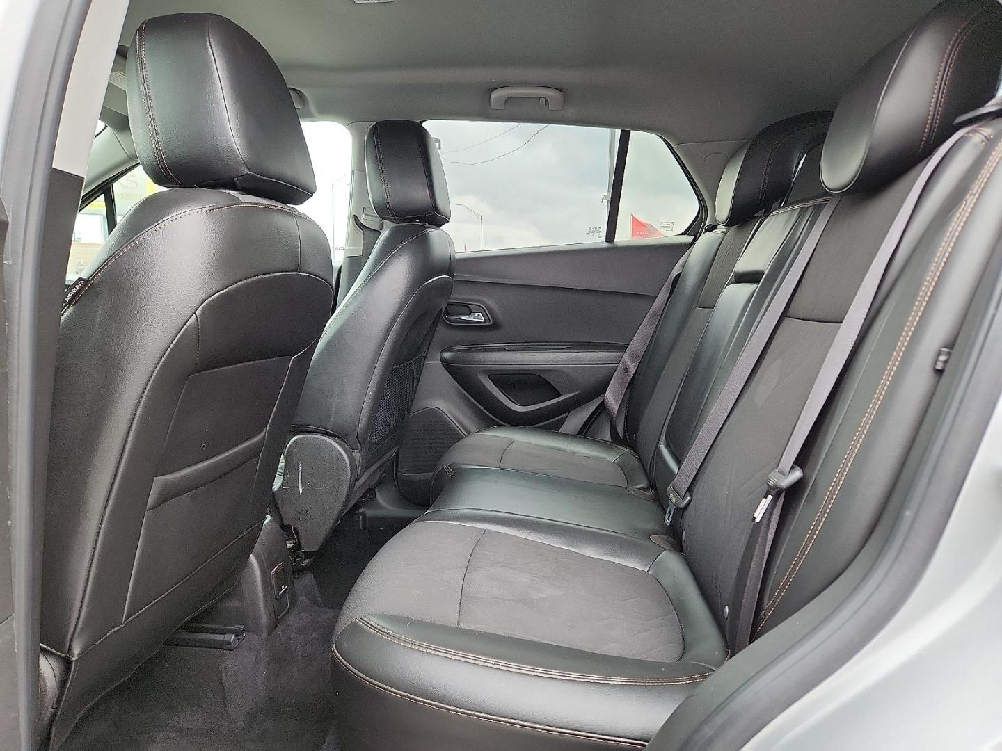 2018 Silver Ice Metallic - GAN /Jet Black/Light Ash Gray - AFQ Chevrolet Trax LT (KL7CJLSBXJB) with an ECOTEC 1.4L I-4 DOHC, VVT variable valve control, intercooled turbo, regular unleaded, engine with 138HP engine, located at 4110 Avenue Q, Lubbock, 79412, 33.556553, -101.855820 - Photo#6