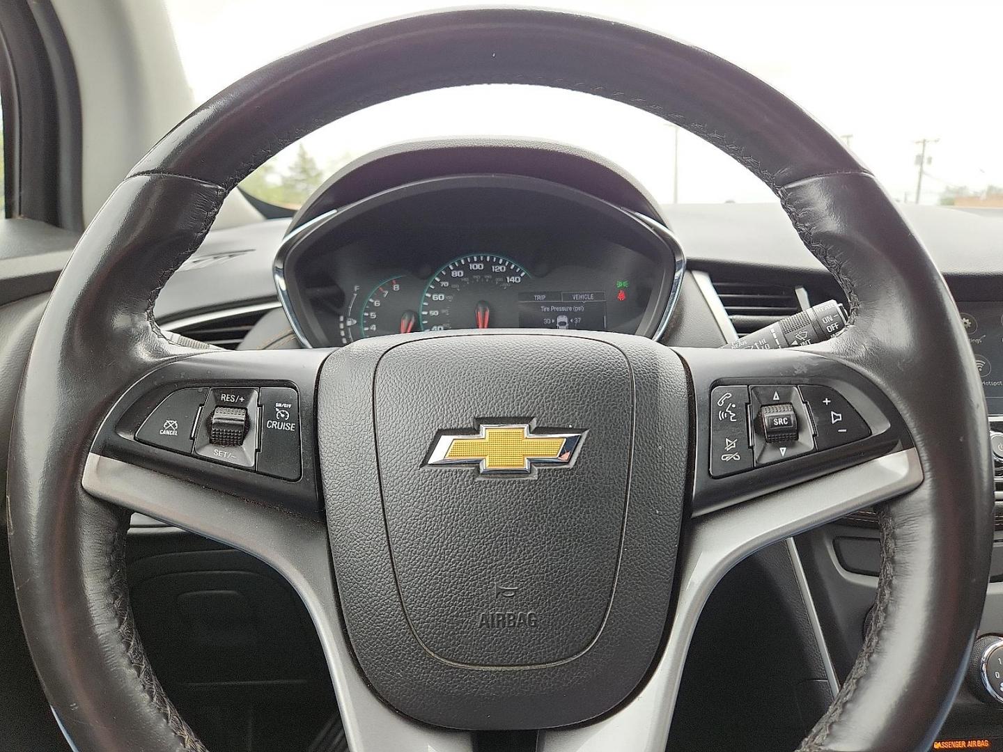 2018 Silver Ice Metallic - GAN /Jet Black/Light Ash Gray - AFQ Chevrolet Trax LT (KL7CJLSBXJB) with an ECOTEC 1.4L I-4 DOHC, VVT variable valve control, intercooled turbo, regular unleaded, engine with 138HP engine, located at 4110 Avenue Q, Lubbock, 79412, 33.556553, -101.855820 - Photo#10