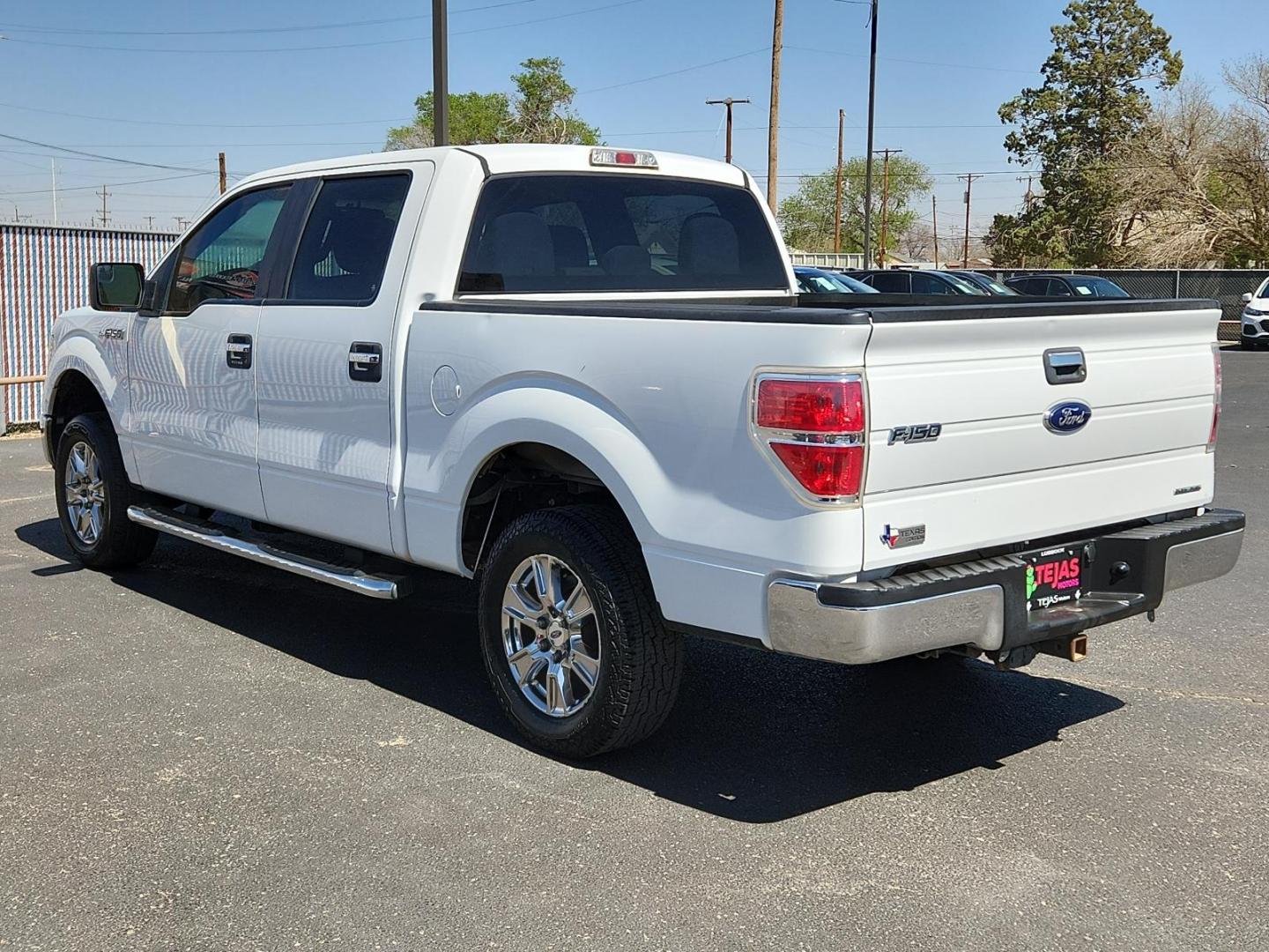 2014 Oxford White - YZ /Steel Gray - GS Ford F-150 XLT (1FTFW1CF2EF) with an 5L V-8 DOHC, variable valve control, regular unleaded, engine with 360HP engine, located at 4110 Avenue Q, Lubbock, 79412, 33.556553, -101.855820 - Photo#2