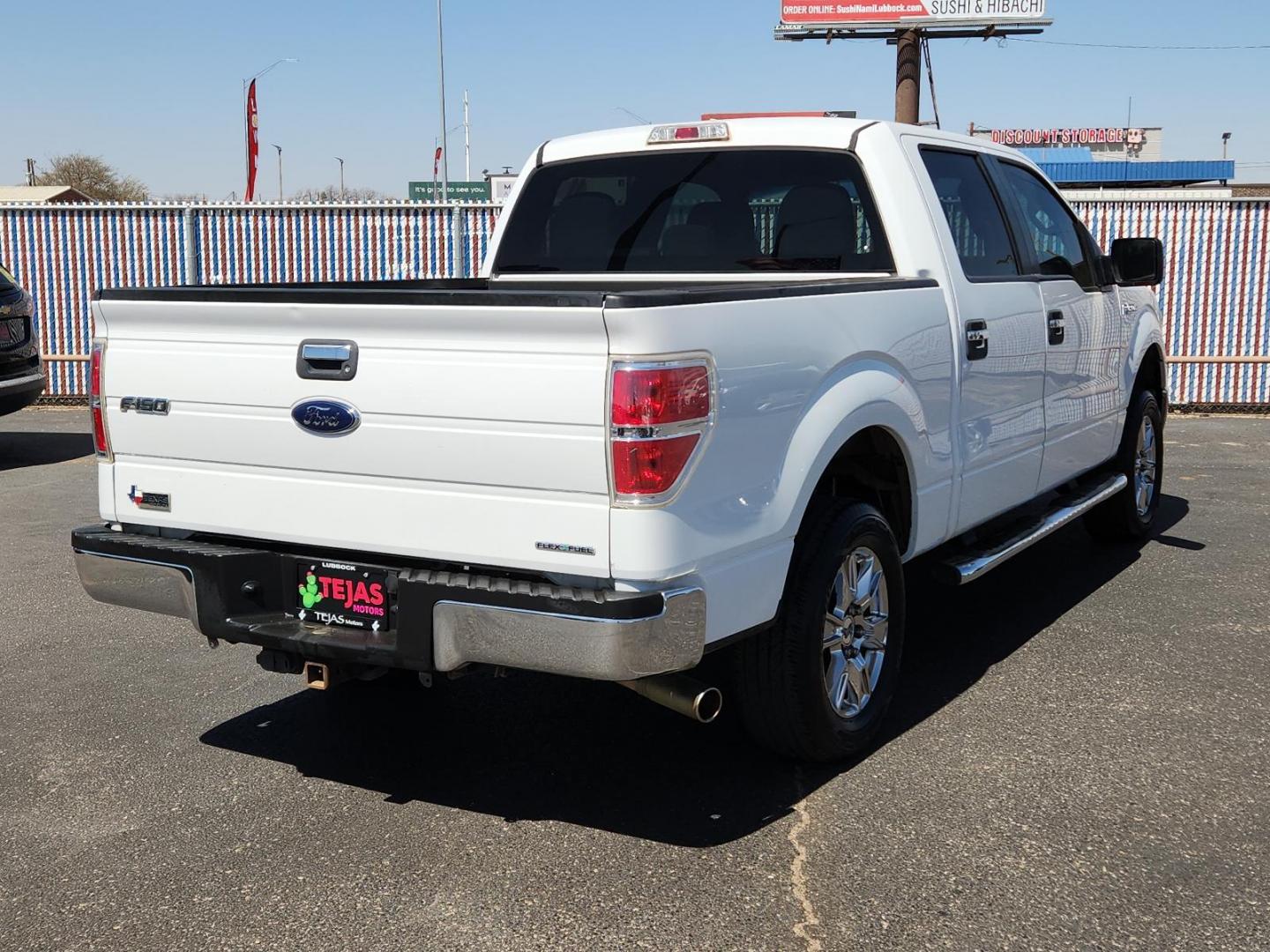 2014 Oxford White - YZ /Steel Gray - GS Ford F-150 XLT (1FTFW1CF2EF) with an 5L V-8 DOHC, variable valve control, regular unleaded, engine with 360HP engine, located at 4110 Avenue Q, Lubbock, 79412, 33.556553, -101.855820 - Photo#3