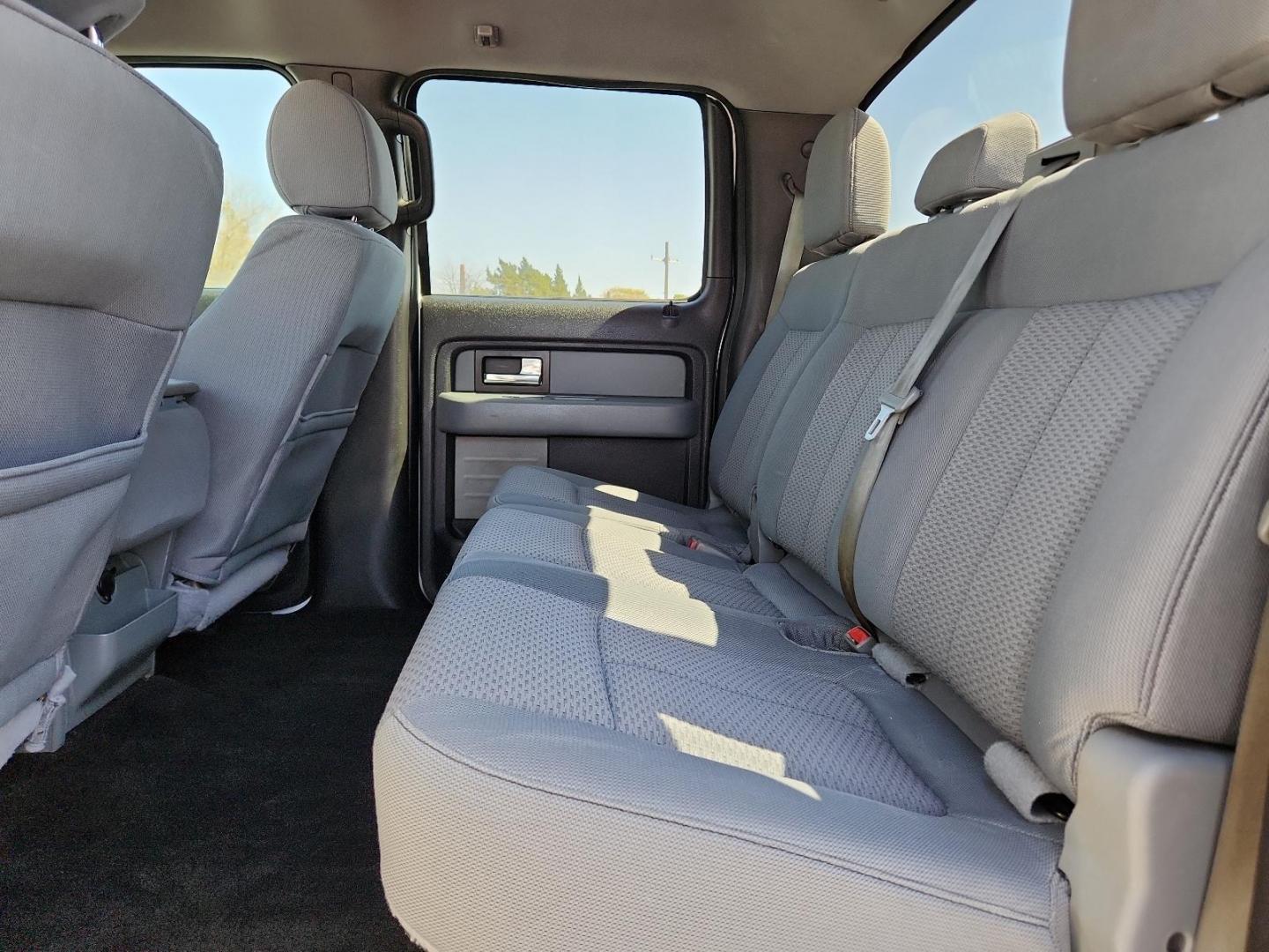 2014 Oxford White - YZ /Steel Gray - GS Ford F-150 XLT (1FTFW1CF2EF) with an 5L V-8 DOHC, variable valve control, regular unleaded, engine with 360HP engine, located at 4110 Avenue Q, Lubbock, 79412, 33.556553, -101.855820 - Photo#4