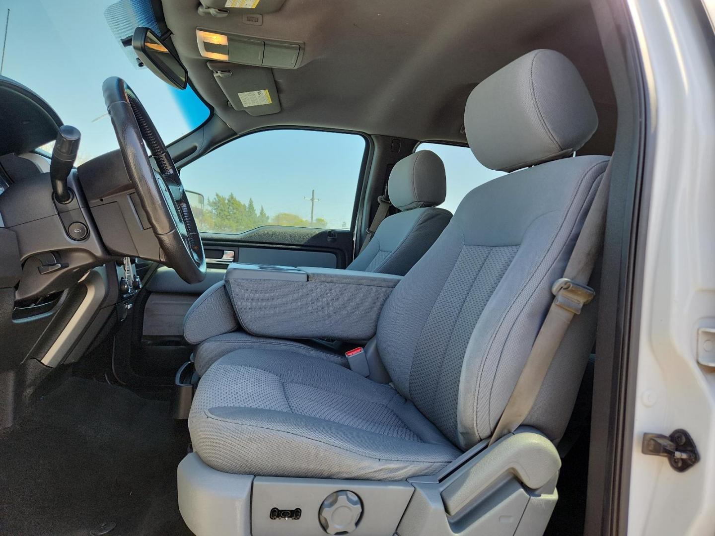 2014 Oxford White - YZ /Steel Gray - GS Ford F-150 XLT (1FTFW1CF2EF) with an 5L V-8 DOHC, variable valve control, regular unleaded, engine with 360HP engine, located at 4110 Avenue Q, Lubbock, 79412, 33.556553, -101.855820 - Photo#6