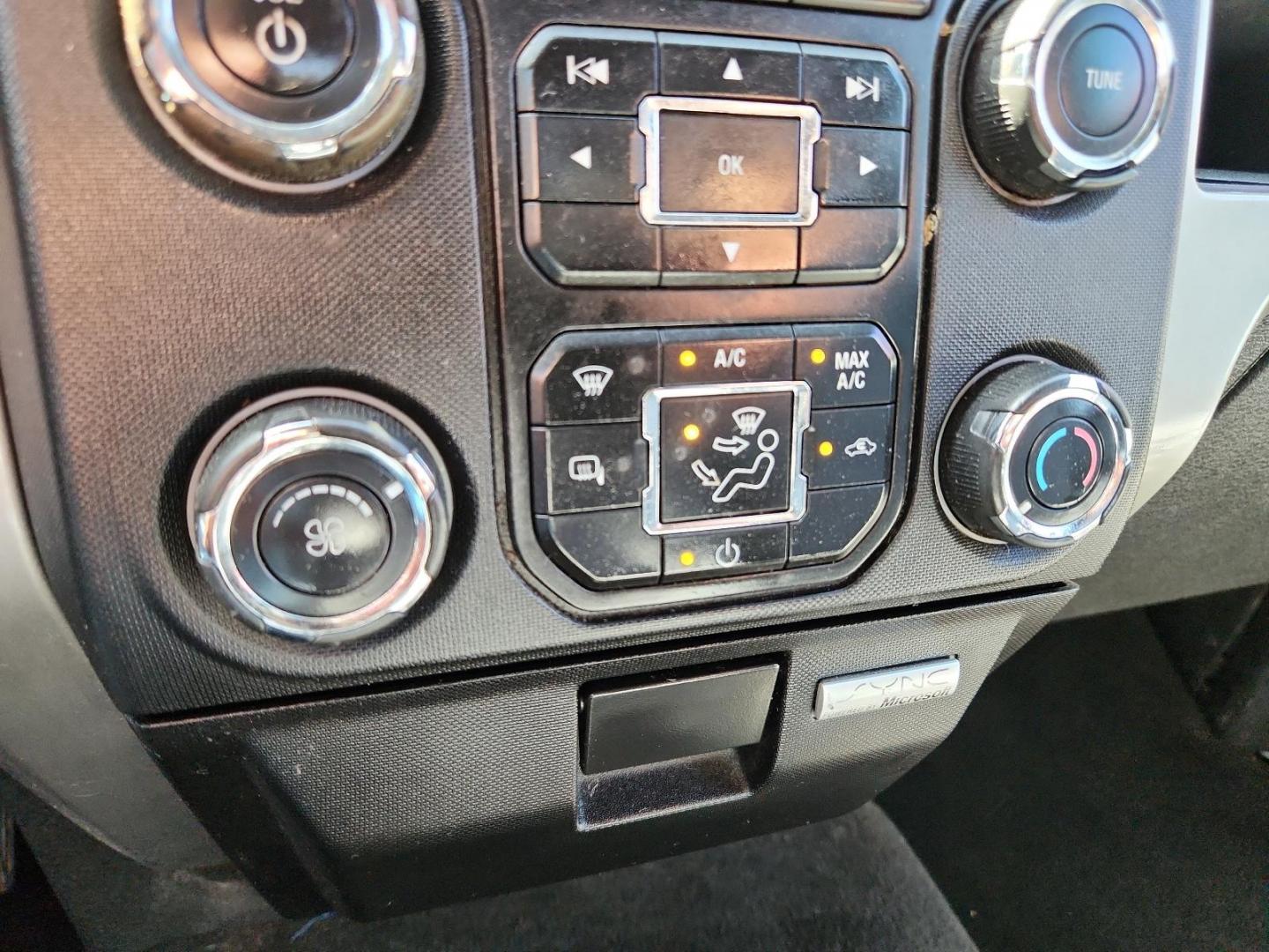 2014 Oxford White - YZ /Steel Gray - GS Ford F-150 XLT (1FTFW1CF2EF) with an 5L V-8 DOHC, variable valve control, regular unleaded, engine with 360HP engine, located at 4110 Avenue Q, Lubbock, 79412, 33.556553, -101.855820 - Photo#7