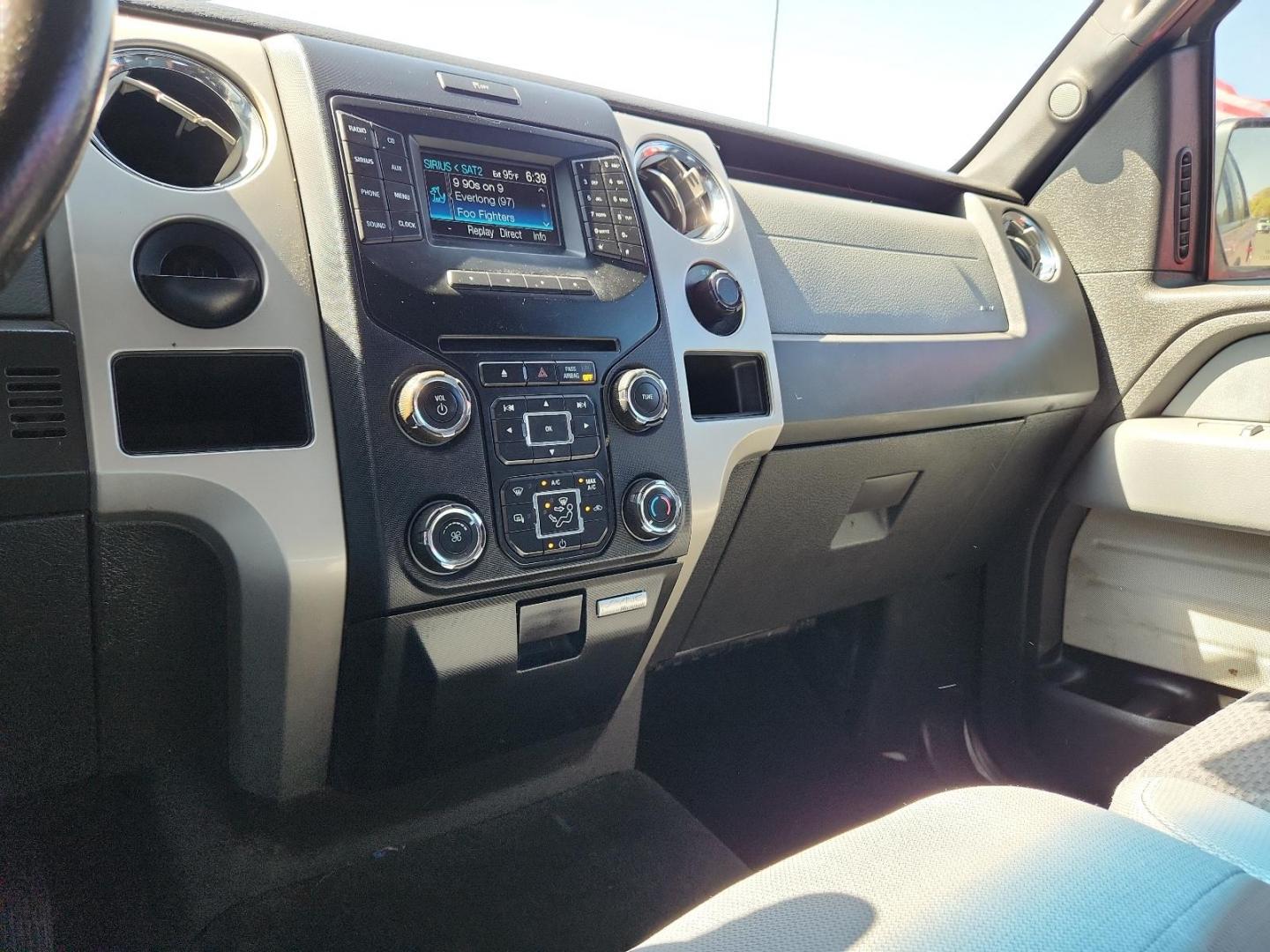 2014 Oxford White - YZ /Steel Gray - GS Ford F-150 XLT (1FTFW1CF2EF) with an 5L V-8 DOHC, variable valve control, regular unleaded, engine with 360HP engine, located at 4110 Avenue Q, Lubbock, 79412, 33.556553, -101.855820 - Photo#11