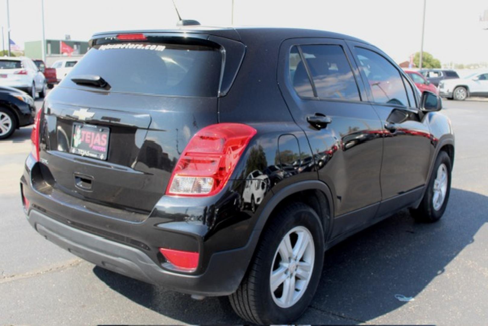 2021 BLACK Chevrolet Trax LS (KL7CJKSB0MB) with an ENGINE, ECOTEC TURBO 1.4L VARIABLE VALVE TIMING DOHC 4-CYLINDER SEQUENTIAL MFI engine, located at 4110 Avenue Q, Lubbock, 79412, 33.556553, -101.855820 - 01/20/2024 KEY INENVELOPE GOD- Photo#3