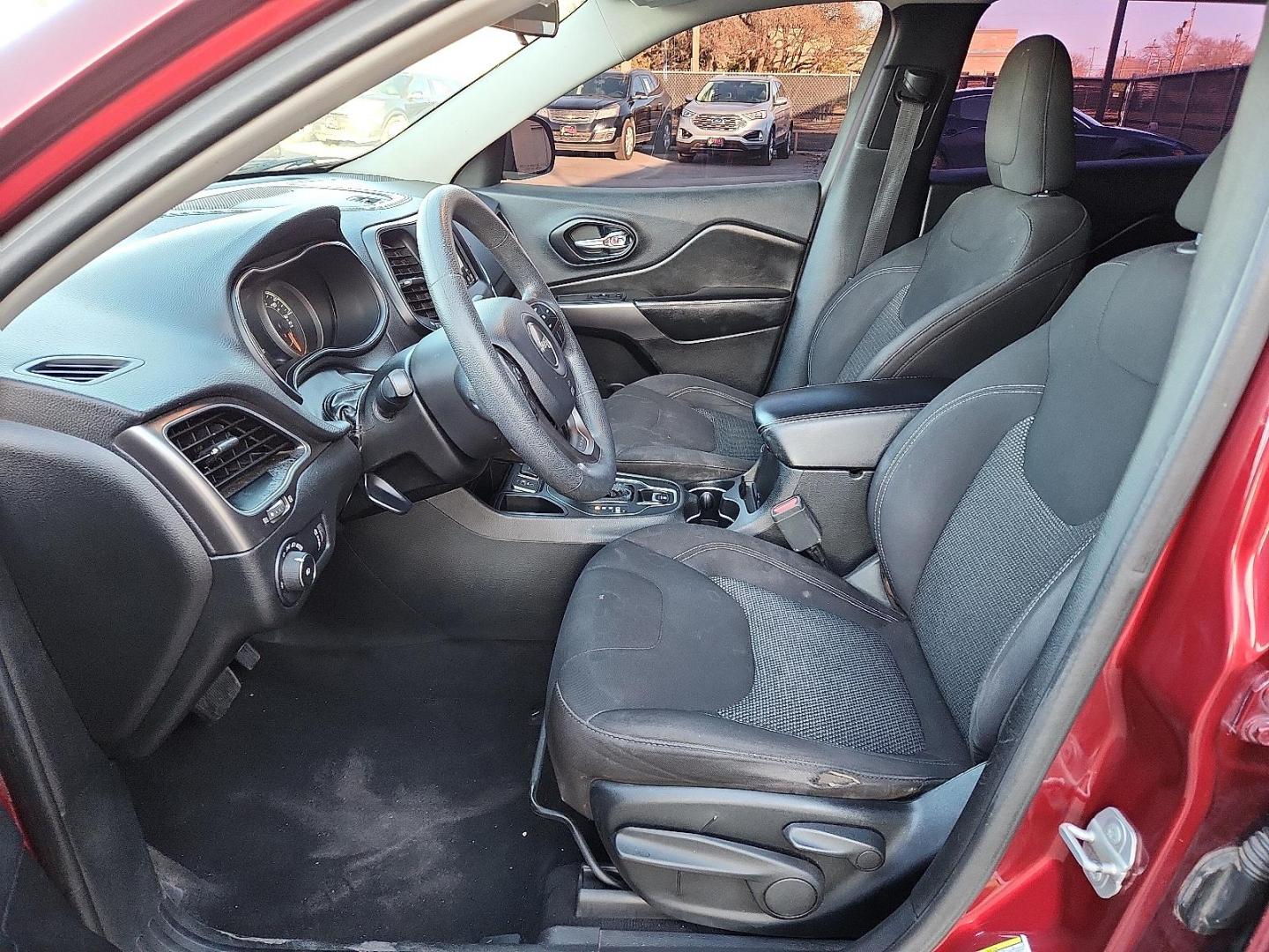 2019 RED Jeep Cherokee Latitude FWD (1C4PJLCB7KD) with an MultiAir2 Tigershark 2.4L I-4 variable valve control, regular unleaded, engine with 180HP engine, located at 4110 Avenue Q, Lubbock, 79412, 33.556553, -101.855820 - Photo#6