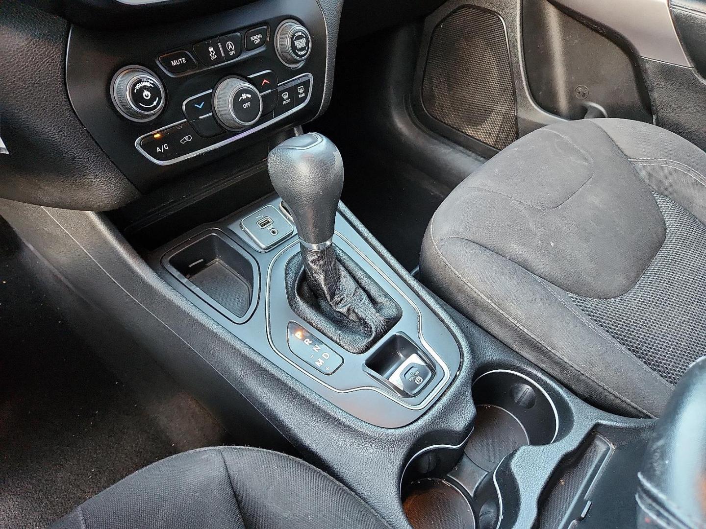 2019 RED Jeep Cherokee Latitude FWD (1C4PJLCB7KD) with an MultiAir2 Tigershark 2.4L I-4 variable valve control, regular unleaded, engine with 180HP engine, located at 4110 Avenue Q, Lubbock, 79412, 33.556553, -101.855820 - Photo#11