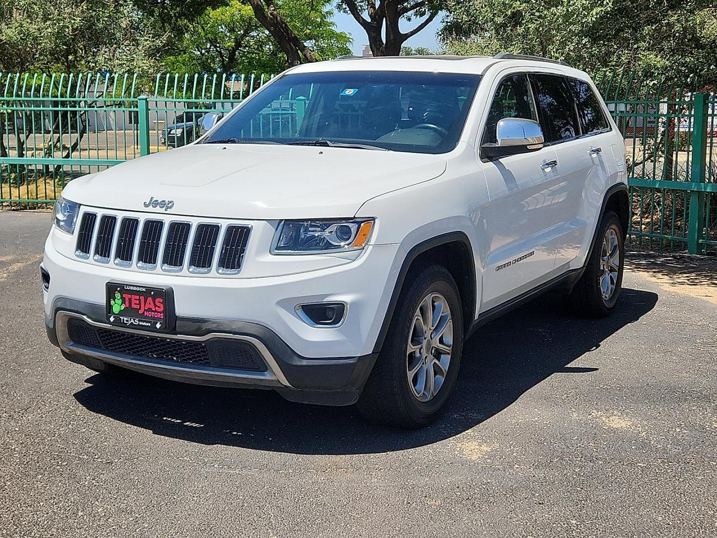 2015 Bright White Clearcoat - PW7 /Black - X9 Jeep Grand Cherokee Limited (1C4RJEBG4FC) with an 3.6L V-6 DOHC, variable valve control, regular unleaded, engine with 290HP engine, located at 4110 Avenue Q, Lubbock, 79412, 33.556553, -101.855820 - Photo#1