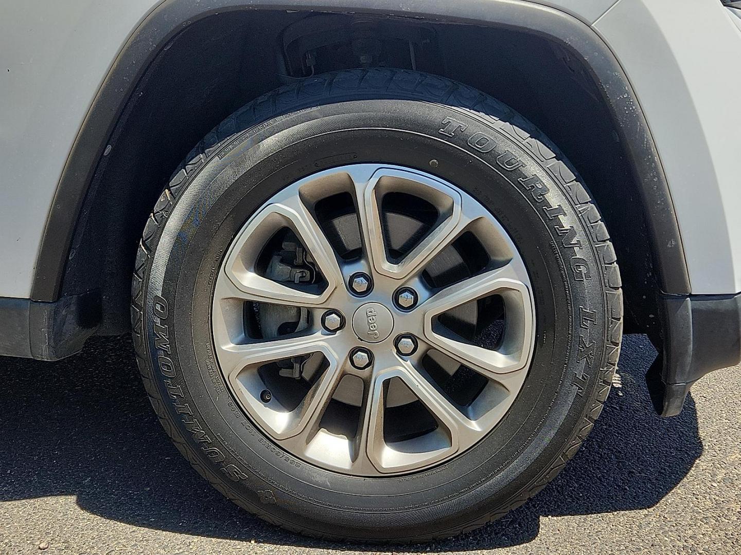 2015 Bright White Clearcoat - PW7 /Black - X9 Jeep Grand Cherokee Limited (1C4RJEBG4FC) with an 3.6L V-6 DOHC, variable valve control, regular unleaded, engine with 290HP engine, located at 4110 Avenue Q, Lubbock, 79412, 33.556553, -101.855820 - Photo#4