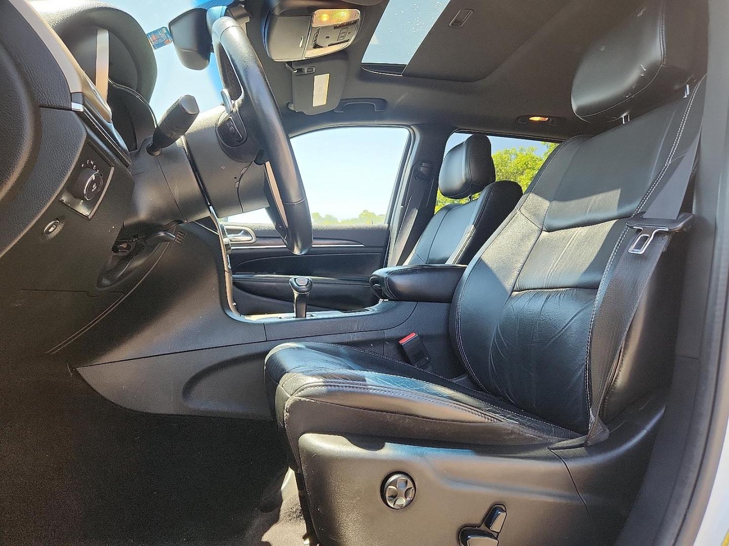 2015 Bright White Clearcoat - PW7 /Black - X9 Jeep Grand Cherokee Limited (1C4RJEBG4FC) with an 3.6L V-6 DOHC, variable valve control, regular unleaded, engine with 290HP engine, located at 4110 Avenue Q, Lubbock, 79412, 33.556553, -101.855820 - Photo#8