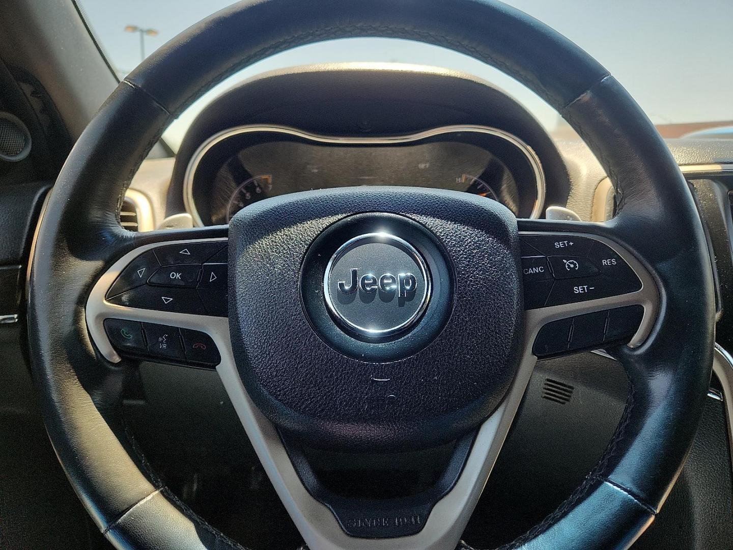 2015 Bright White Clearcoat - PW7 /Black - X9 Jeep Grand Cherokee Limited (1C4RJEBG4FC) with an 3.6L V-6 DOHC, variable valve control, regular unleaded, engine with 290HP engine, located at 4110 Avenue Q, Lubbock, 79412, 33.556553, -101.855820 - Photo#10