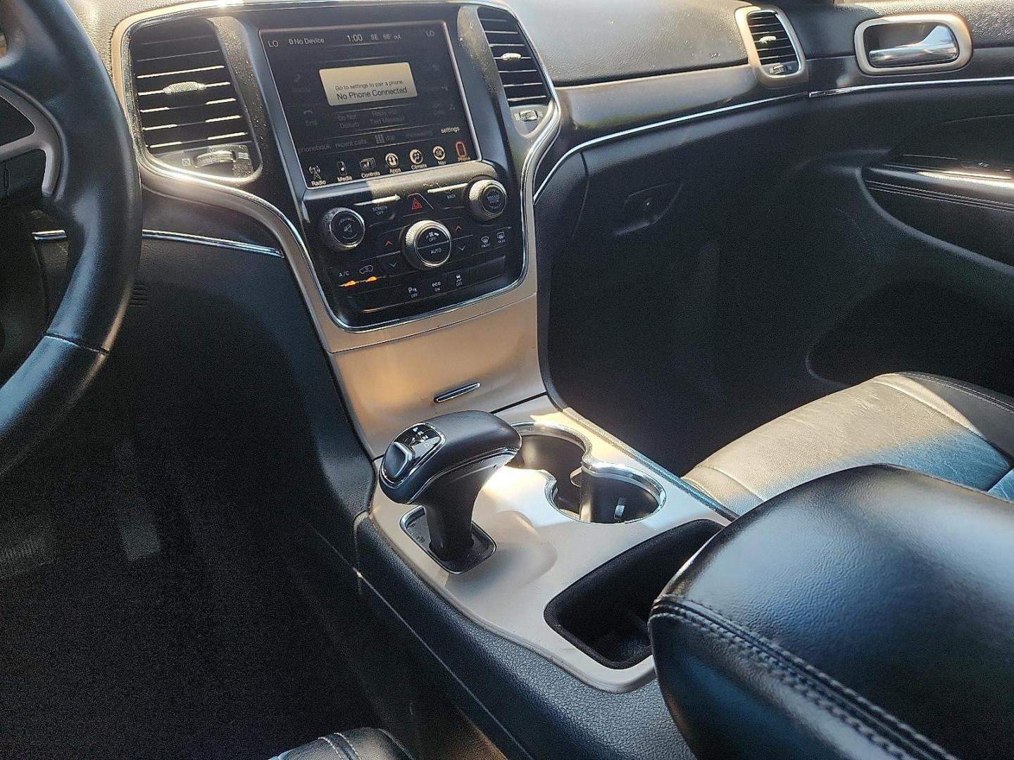 2015 Bright White Clearcoat - PW7 /Black - X9 Jeep Grand Cherokee Limited (1C4RJEBG4FC) with an 3.6L V-6 DOHC, variable valve control, regular unleaded, engine with 290HP engine, located at 4110 Avenue Q, Lubbock, 79412, 33.556553, -101.855820 - Photo#11