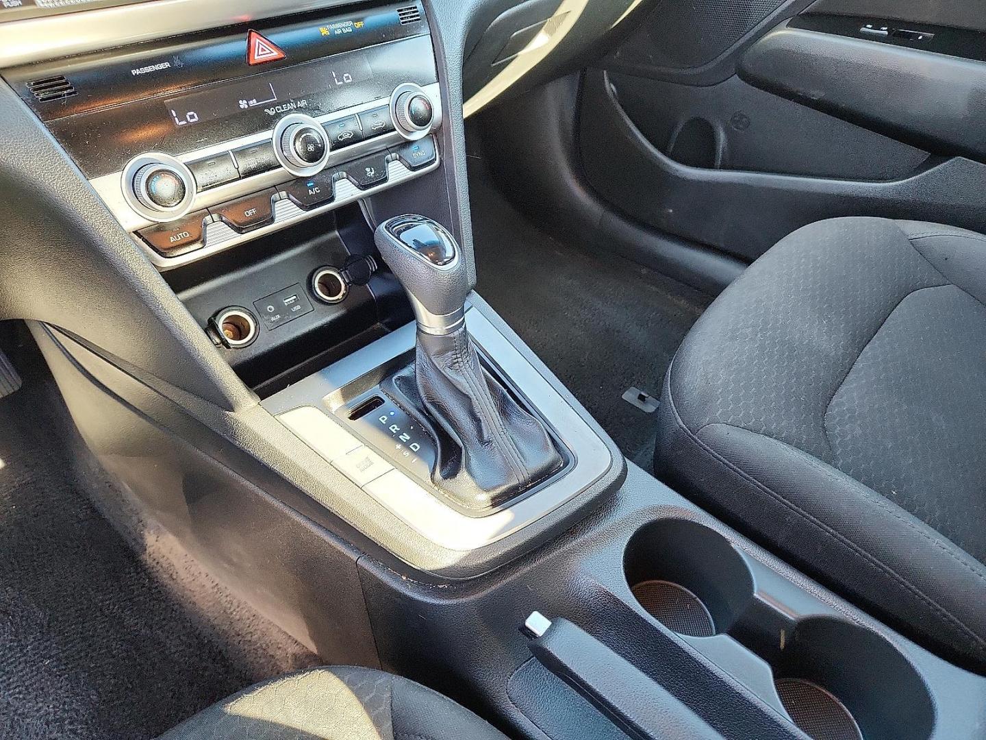 2020 WHITE Hyundai Elantra SEL (5NPD84LF1LH) with an Nu 2L I-4 DOHC, D-CVVT variable valve control, regular unleaded, engine with 147HP engine, located at 4110 Avenue Q, Lubbock, 79412, 33.556553, -101.855820 - Photo#11