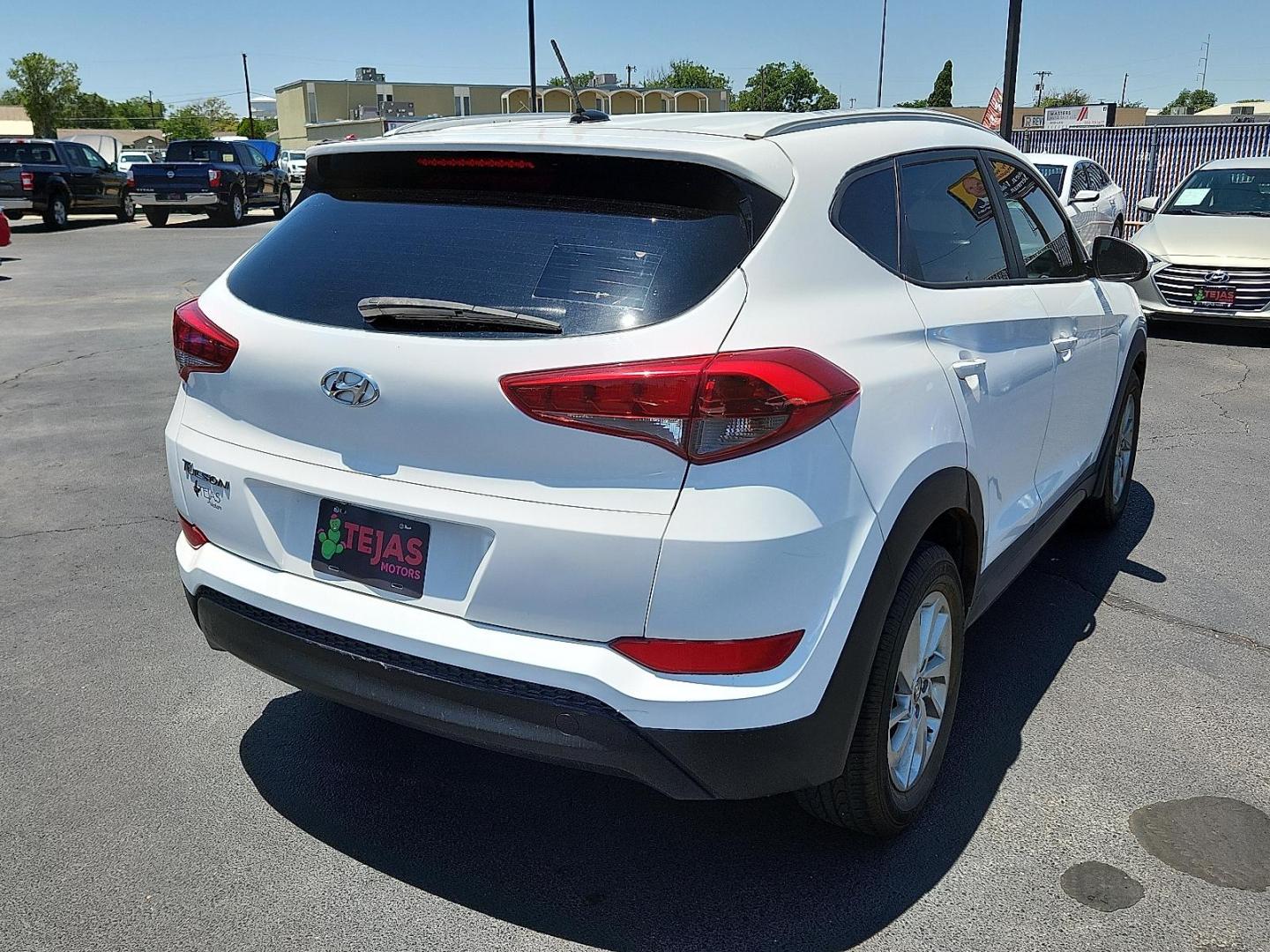 2016 Winter White Hyundai Tucson SE (KM8J33A40GU) with an Nu 2L I-4 gasoline direct injection, DOHC, variable valve control, regular unleaded, engine with 164HP engine, located at 4110 Avenue Q, Lubbock, 79412, 33.556553, -101.855820 - 02/05/2025 KEY IN ENVELOPE GOD - Photo#2