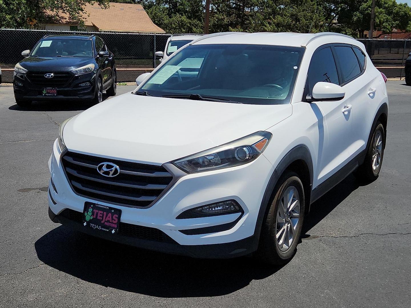 2016 Winter White Hyundai Tucson SE (KM8J33A40GU) with an Nu 2L I-4 gasoline direct injection, DOHC, variable valve control, regular unleaded, engine with 164HP engine, located at 4110 Avenue Q, Lubbock, 79412, 33.556553, -101.855820 - 02/05/2025 KEY IN ENVELOPE GOD - Photo#1
